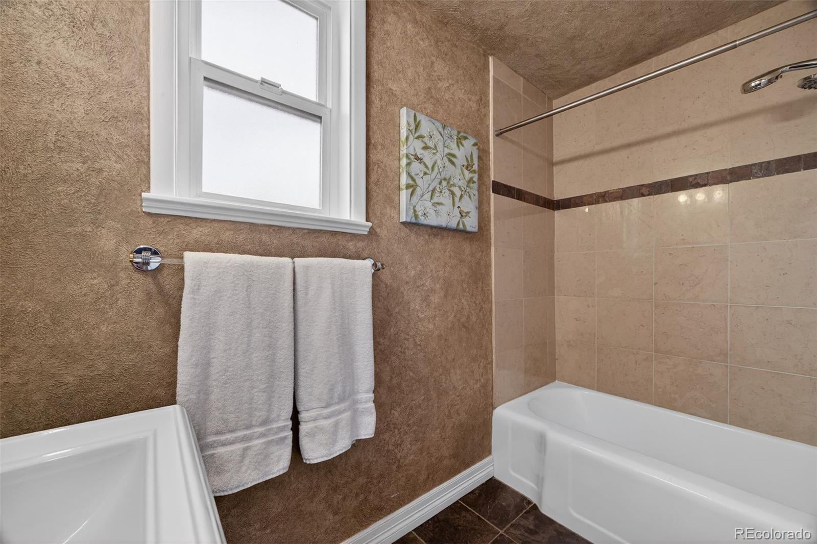 5641 S Hickory Street