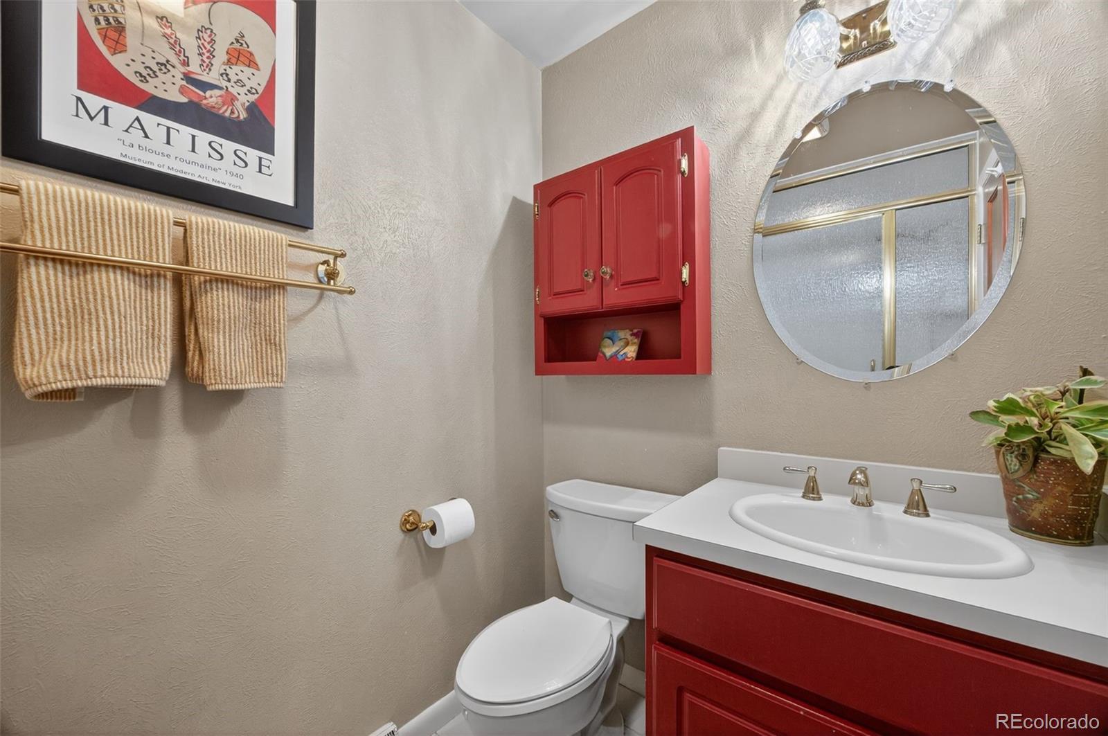 5641 S Hickory Street