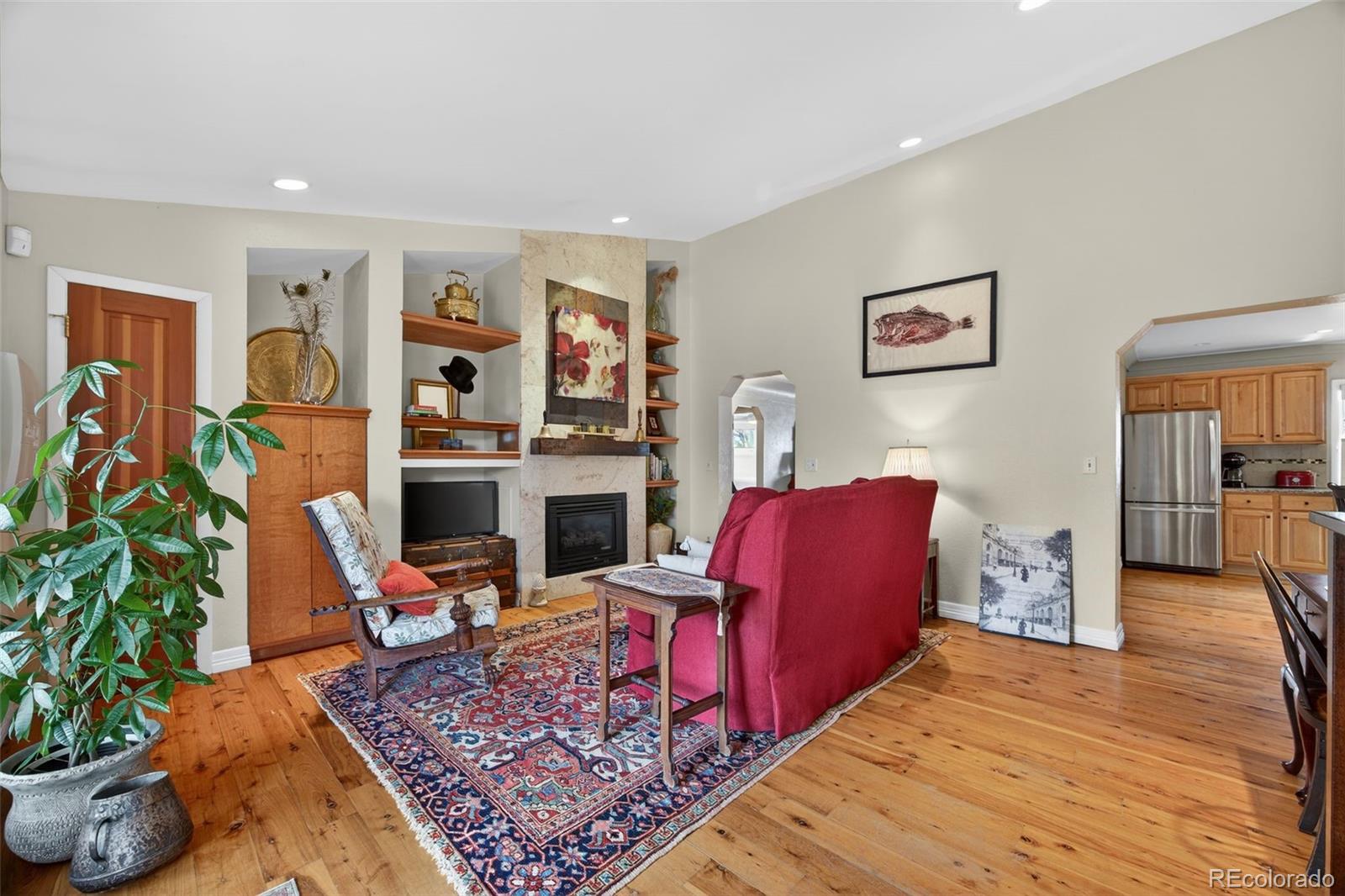 5641 S Hickory Street