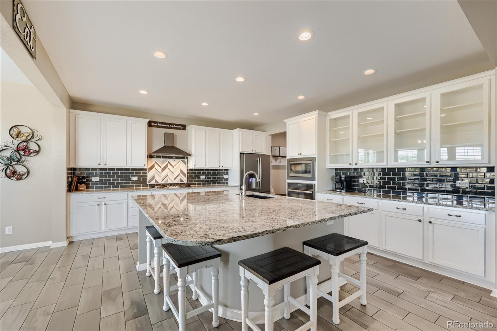 5926 Echo Hollow Street
