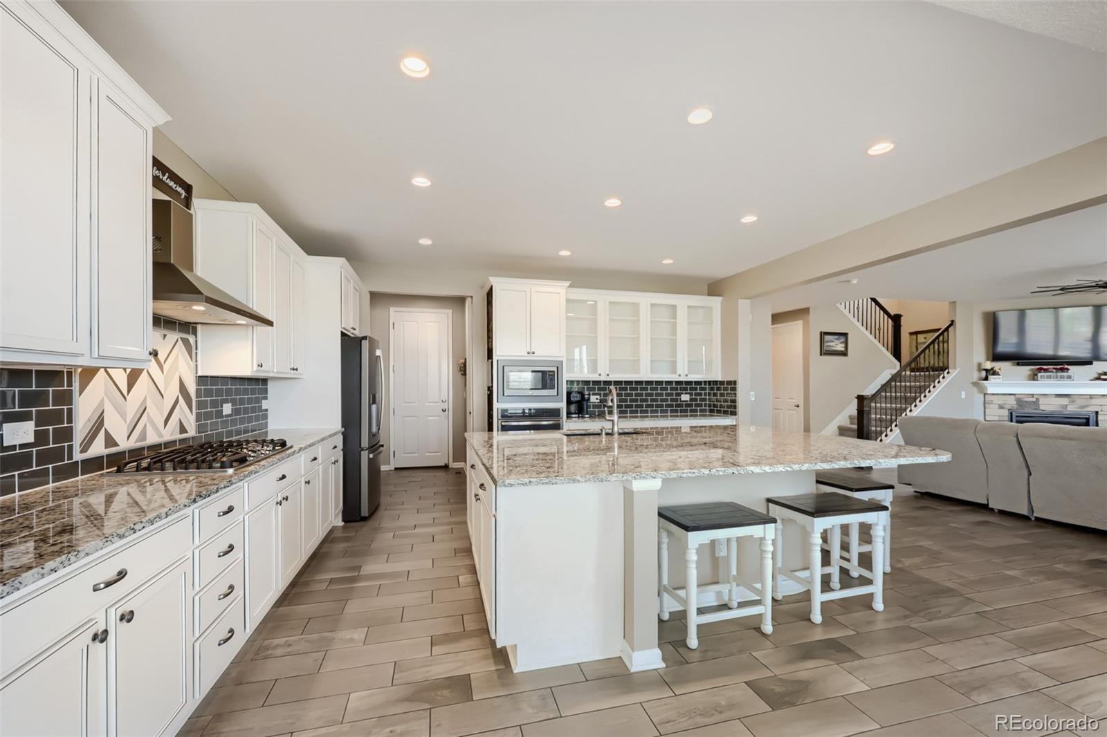 5926 Echo Hollow Street