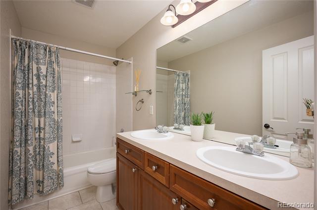 1073 Roslyn Court