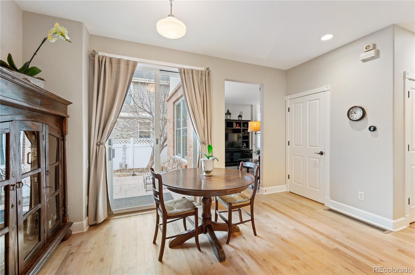 1073 Roslyn Court