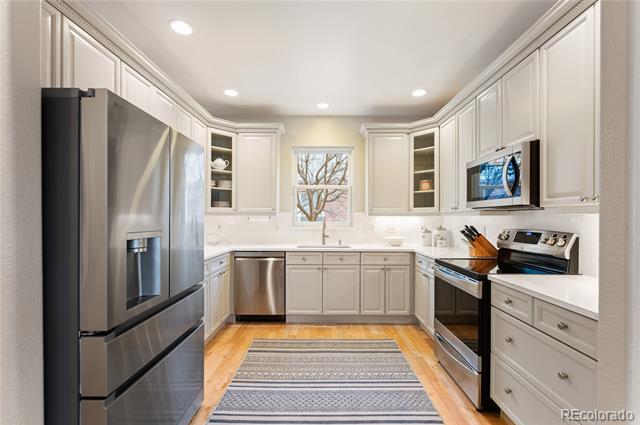 1073 Roslyn Court