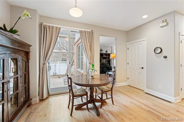 1073 Roslyn Court