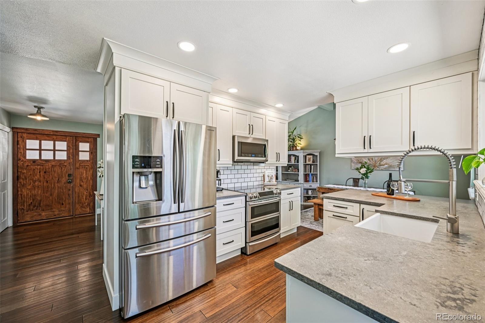 5873 W Maplewood Drive