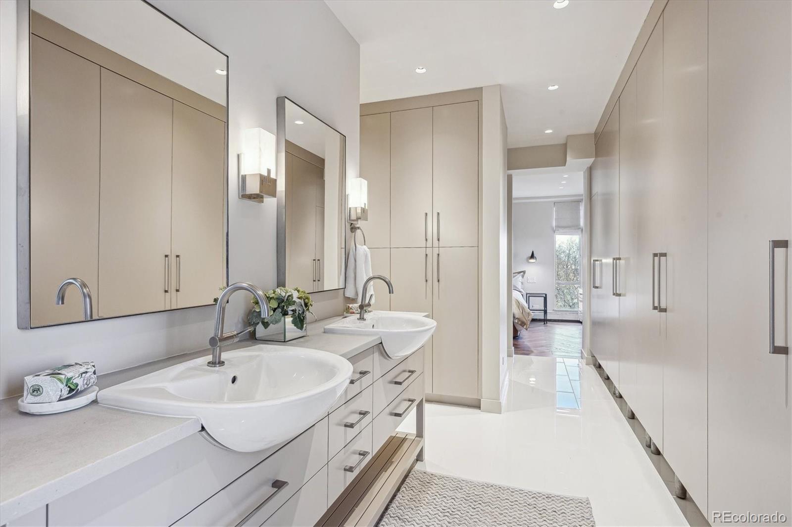 1201 N Williams Street Unit: 4C