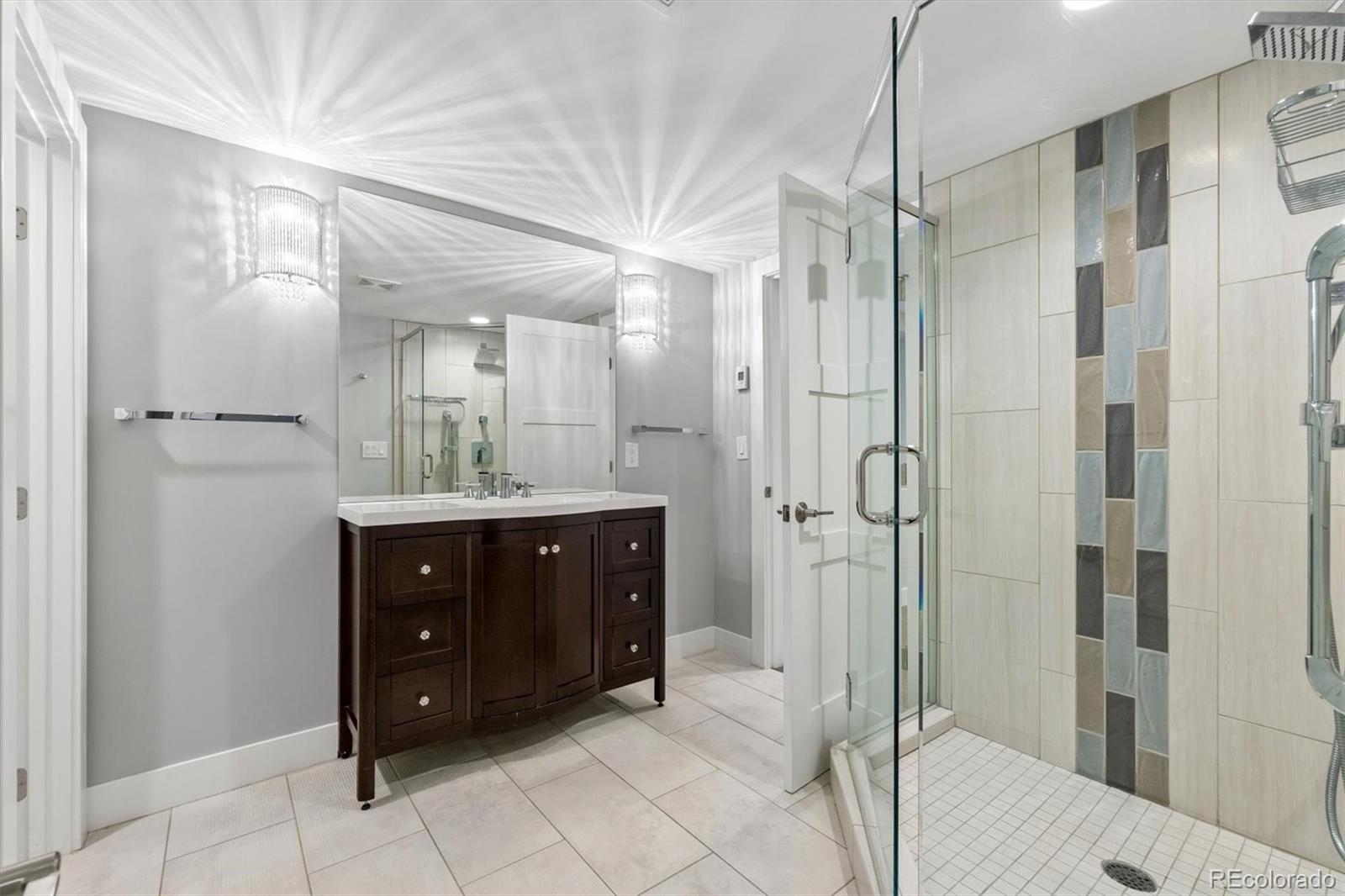 895 S Glencoe Street