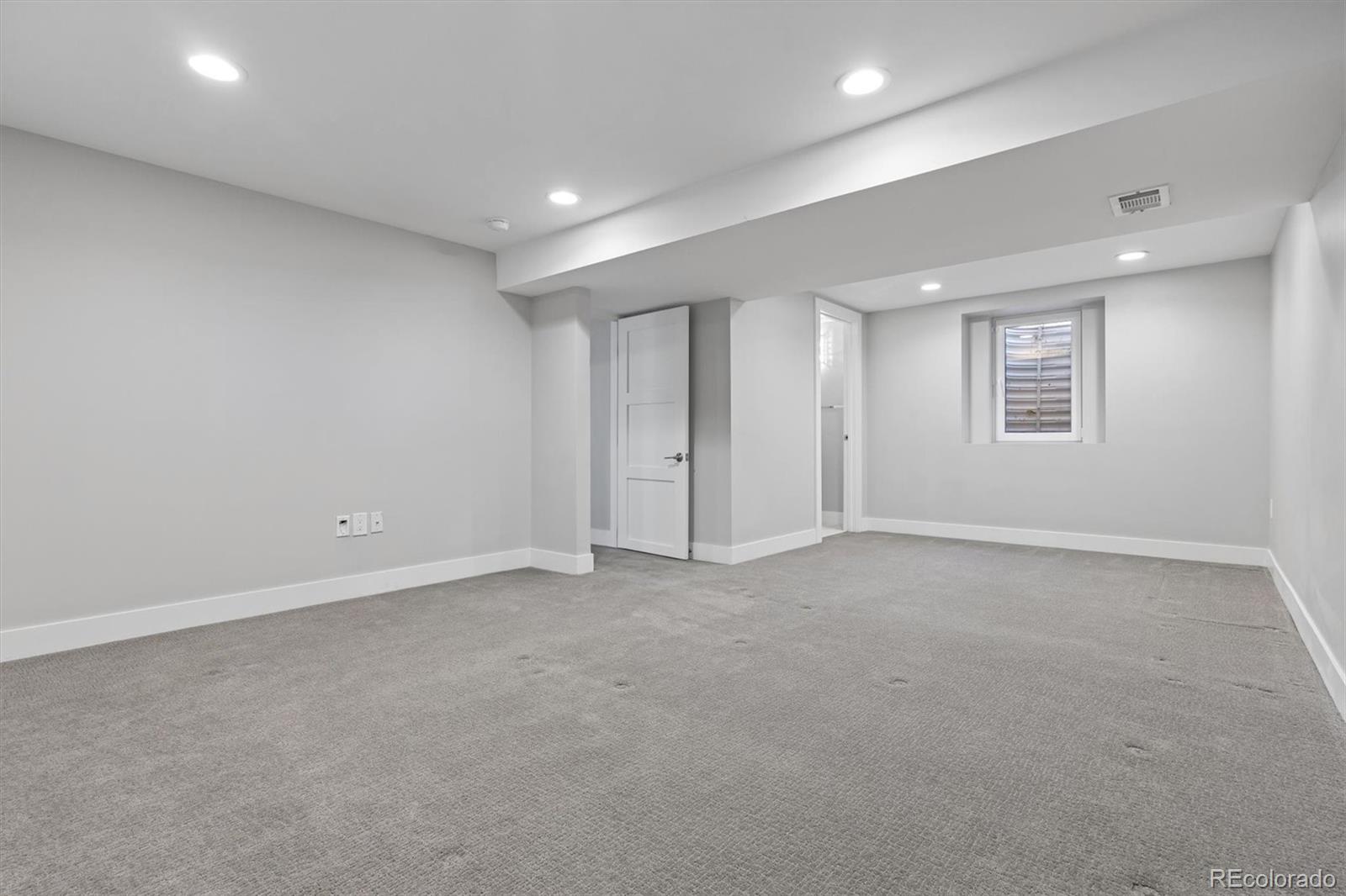 895 S Glencoe Street