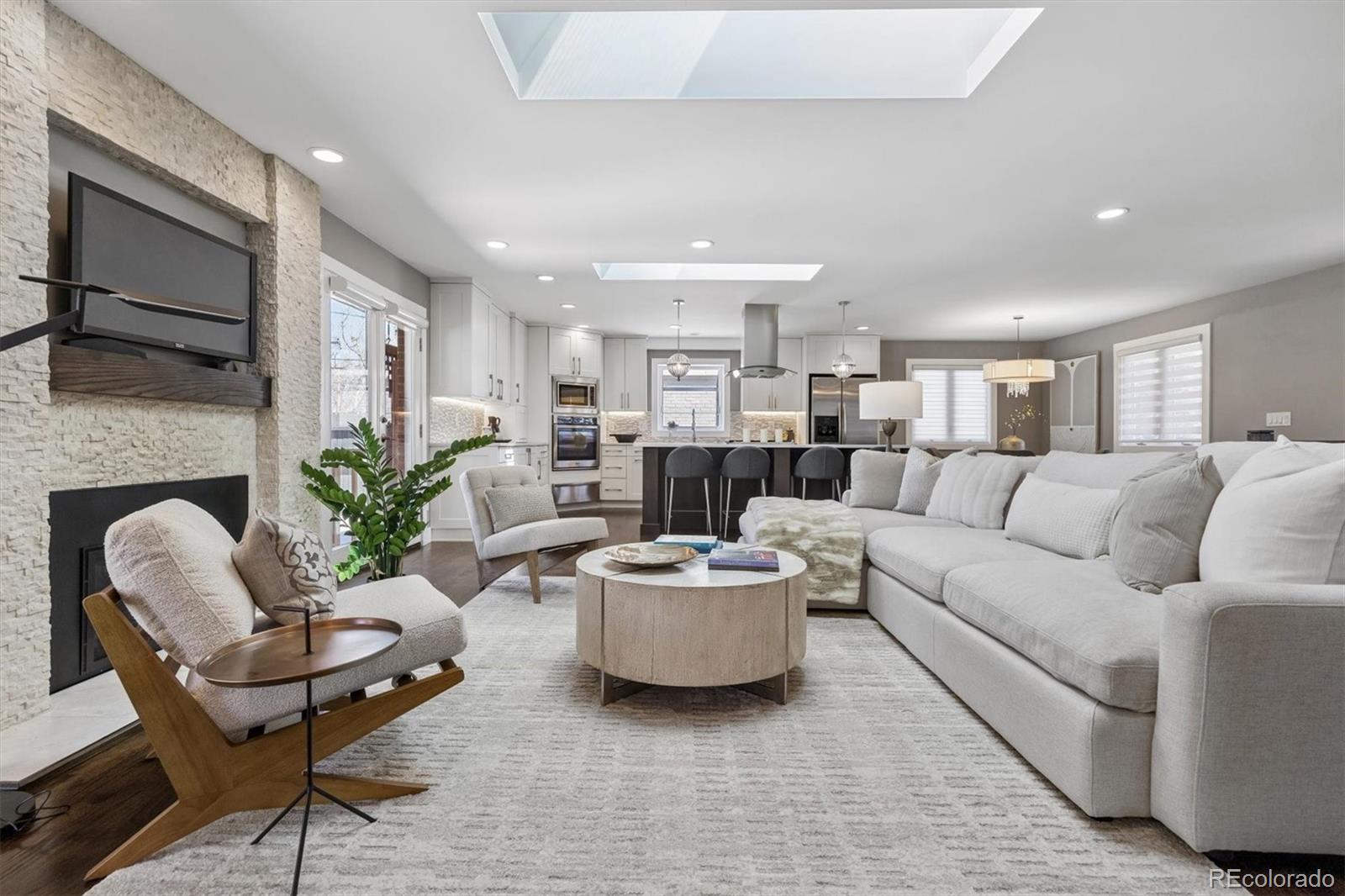 895 S Glencoe Street