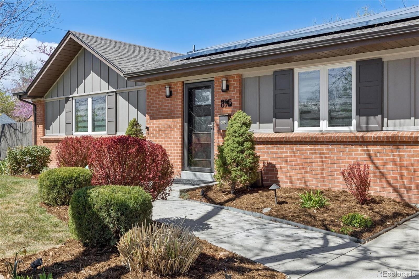 895 S Glencoe Street