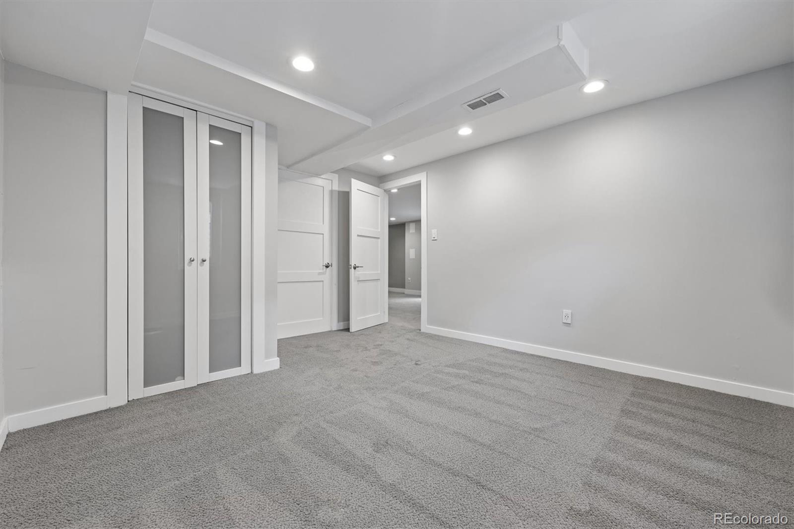 895 S Glencoe Street