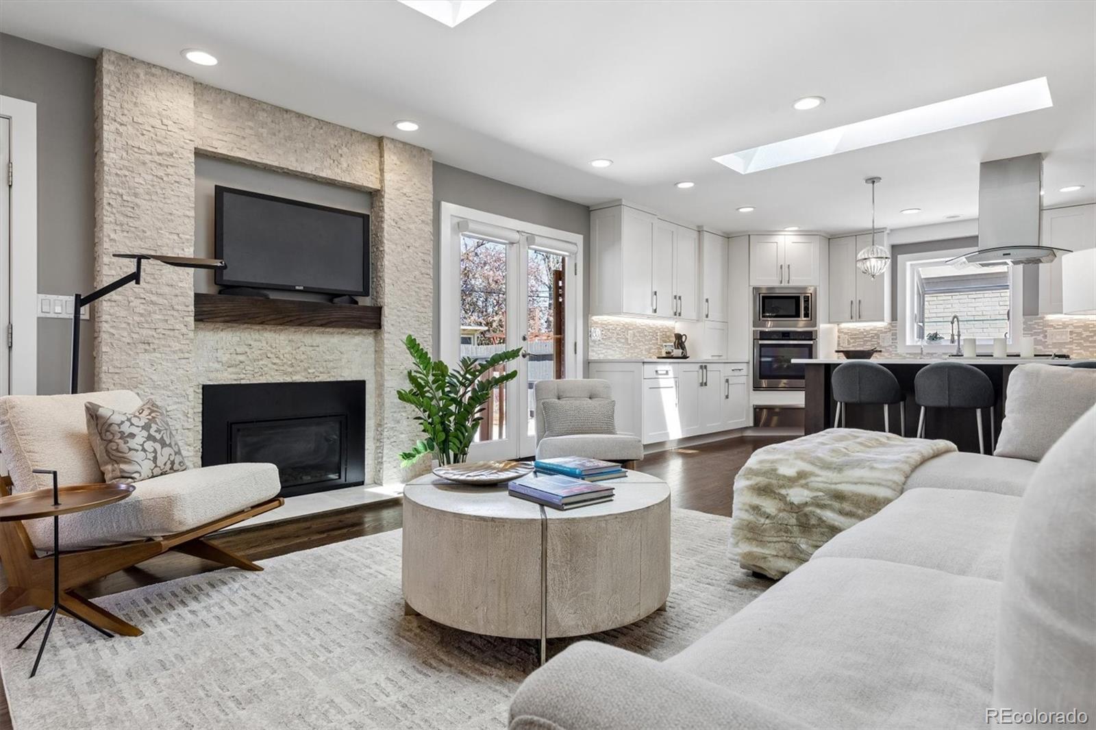 895 S Glencoe Street