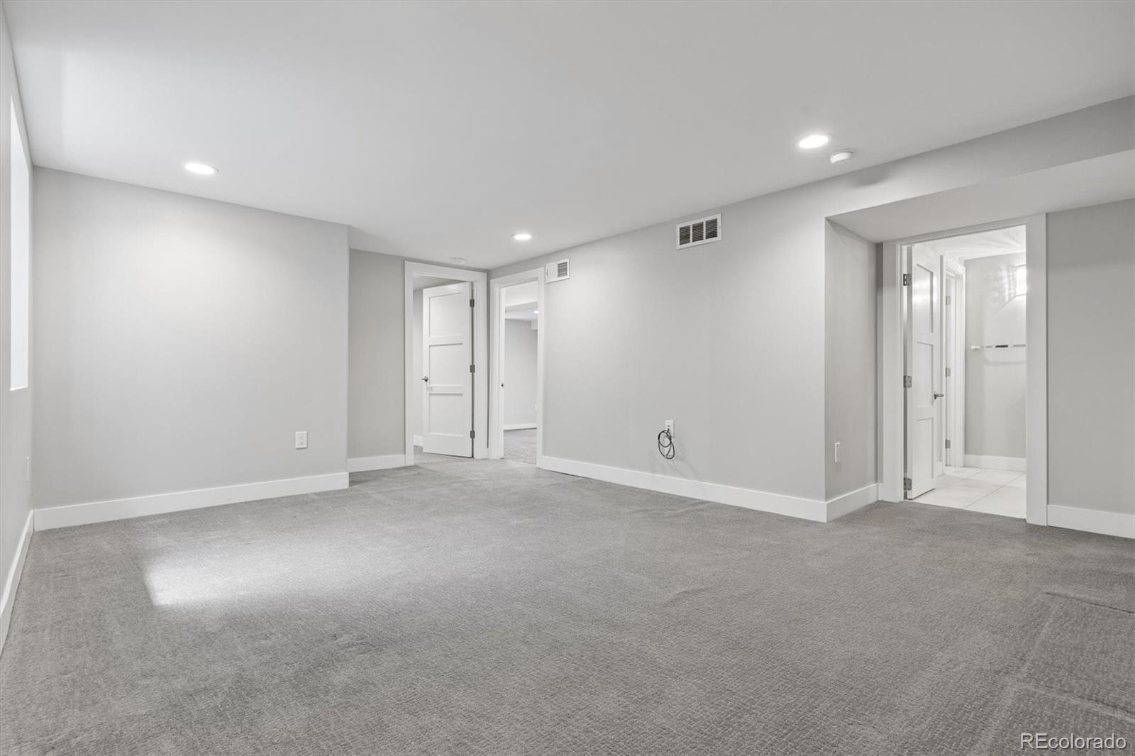 895 S Glencoe Street