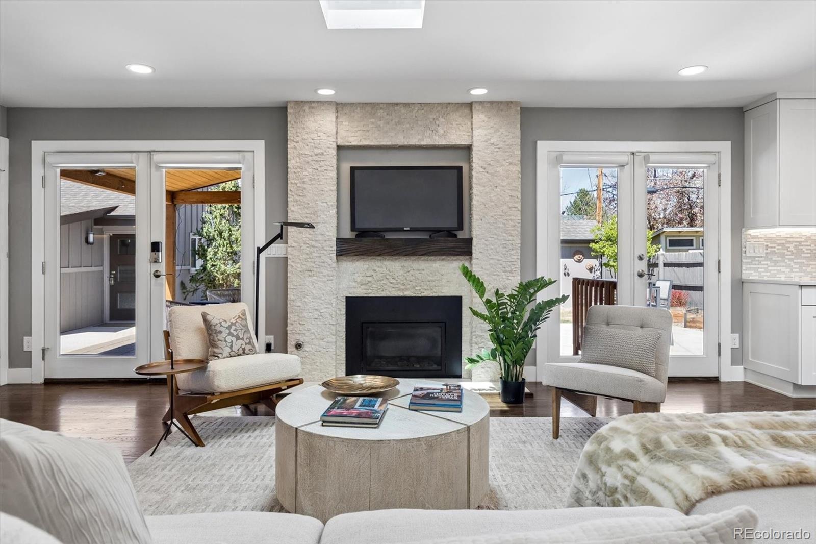 895 S Glencoe Street