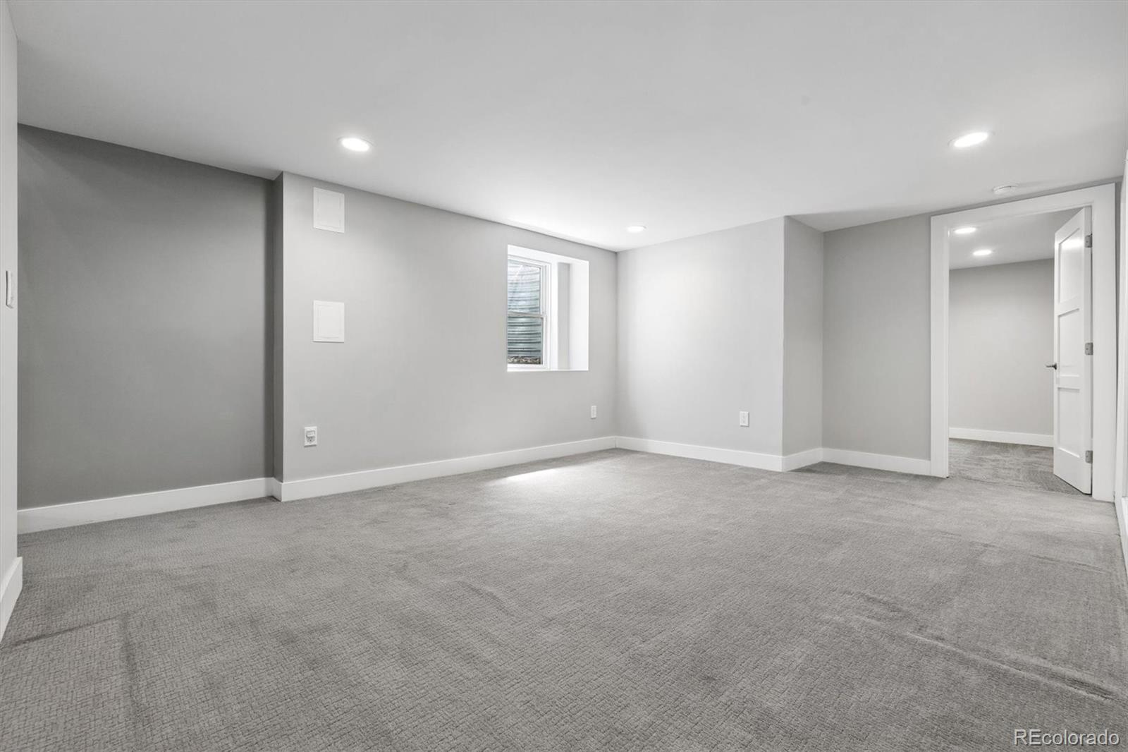 895 S Glencoe Street