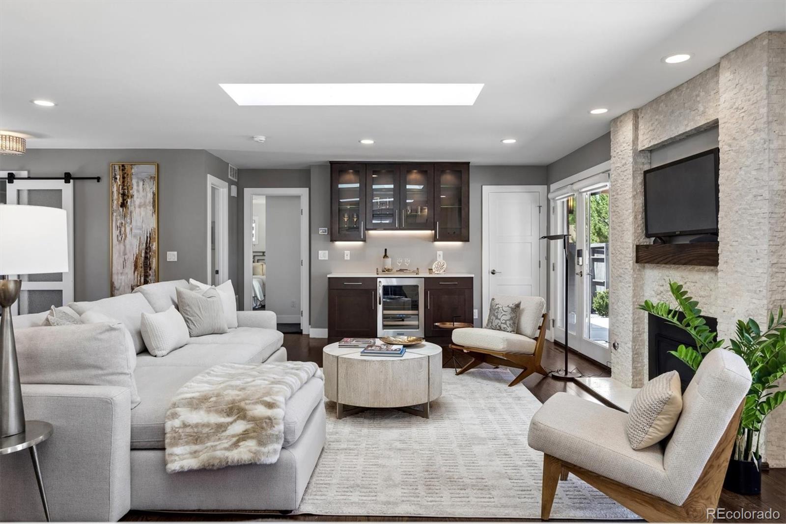 895 S Glencoe Street