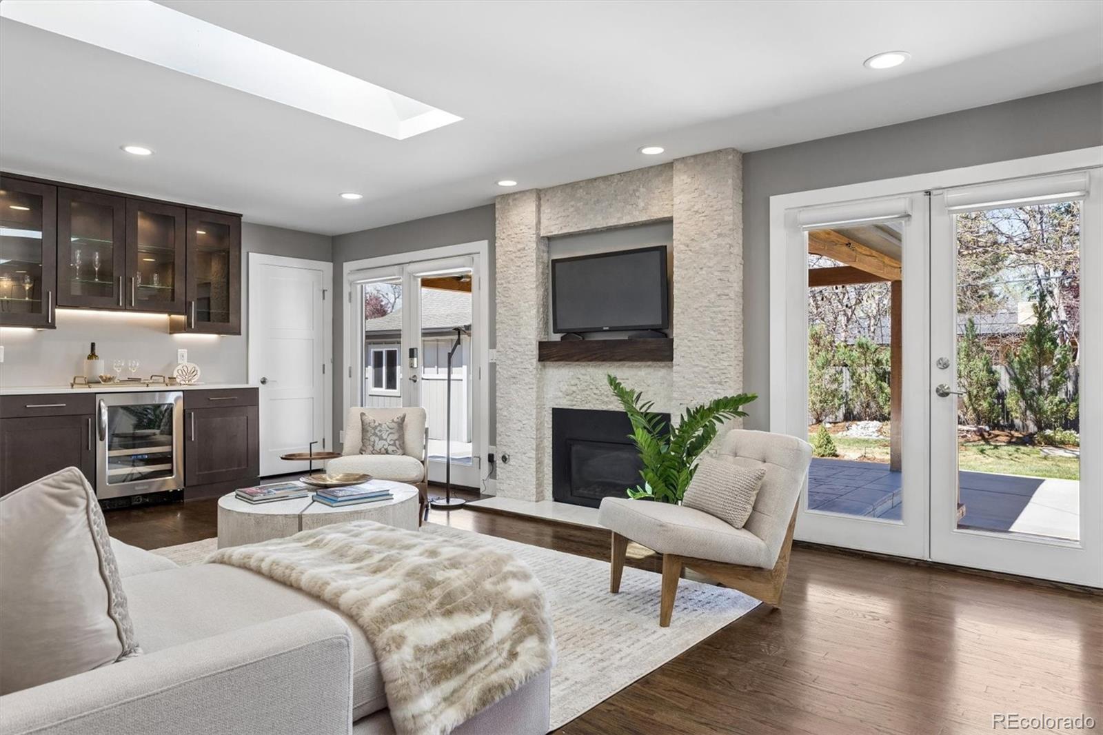 895 S Glencoe Street