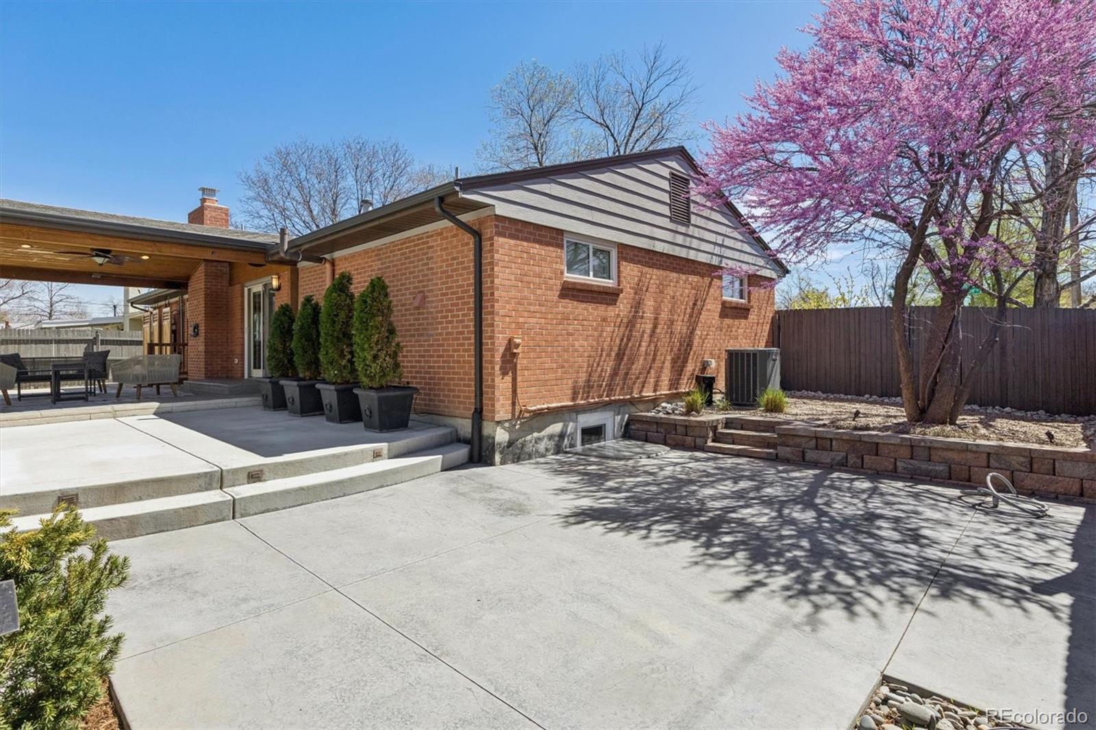 895 S Glencoe Street