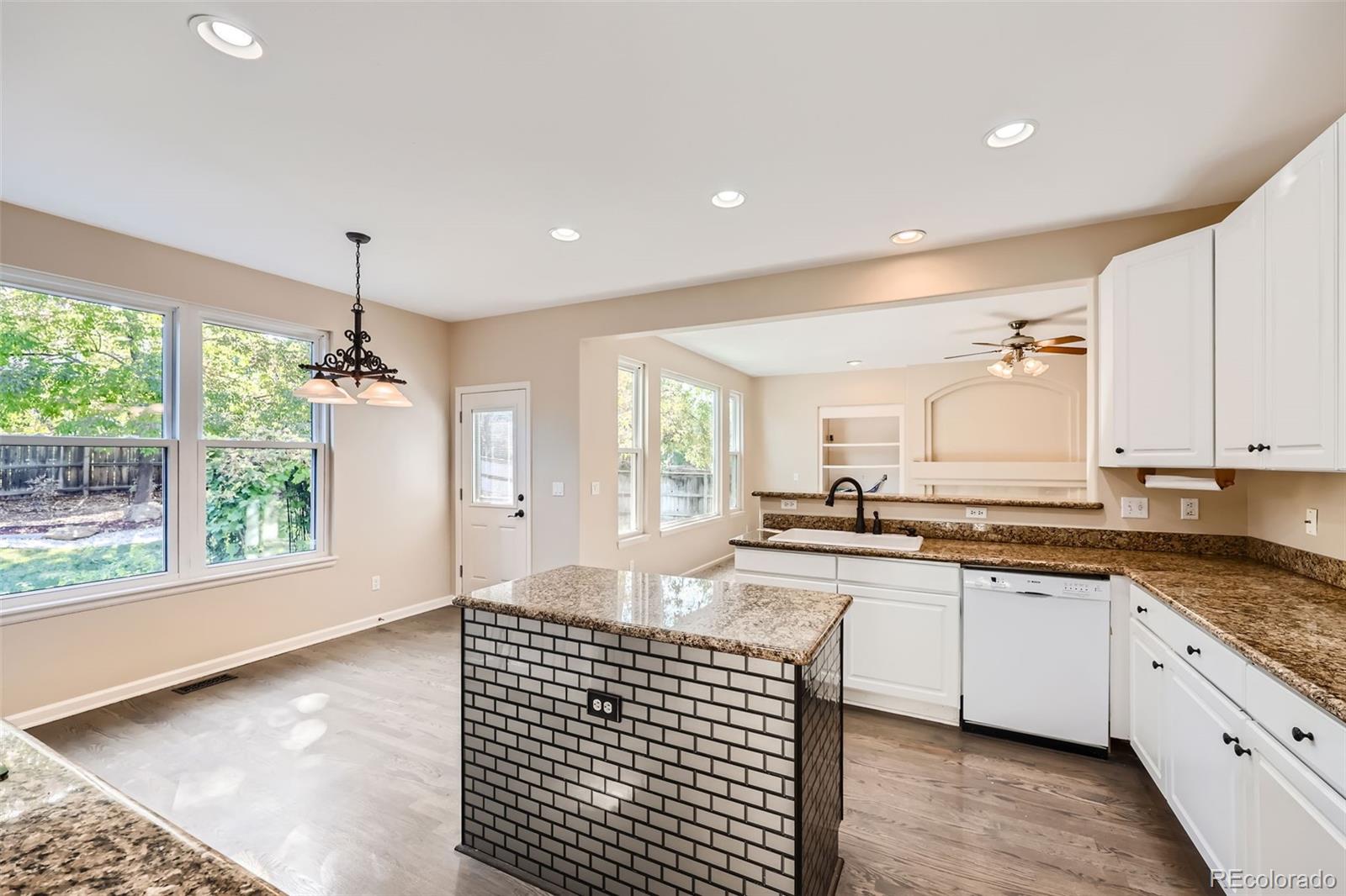 10146 Knoll Circle