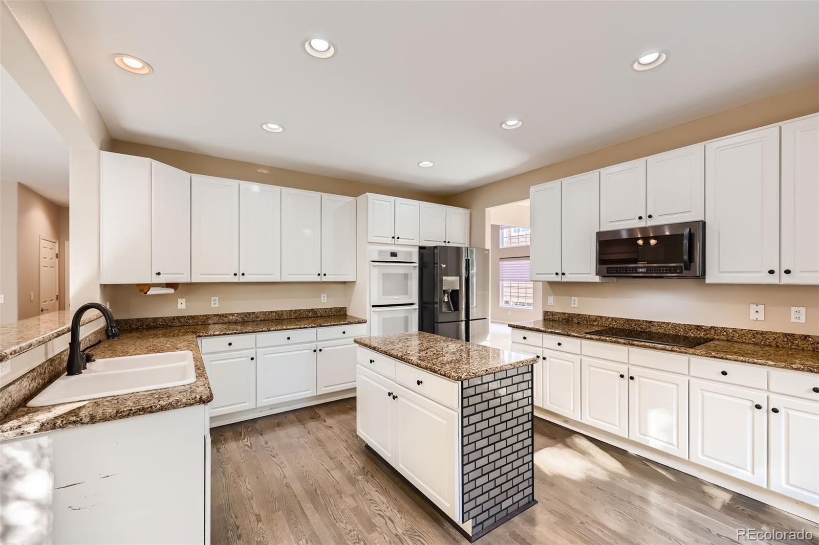10146 Knoll Circle