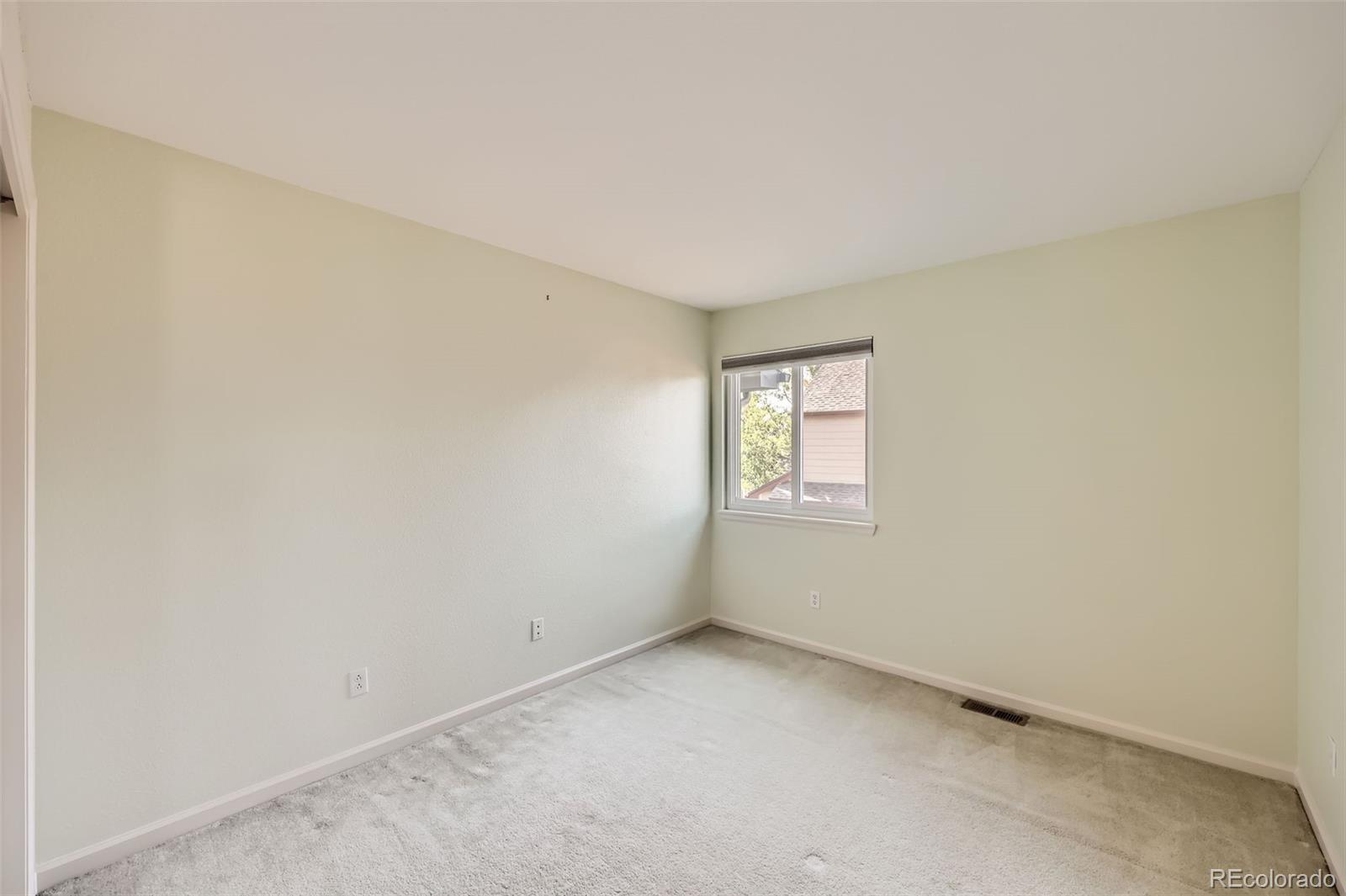 10146 Knoll Circle