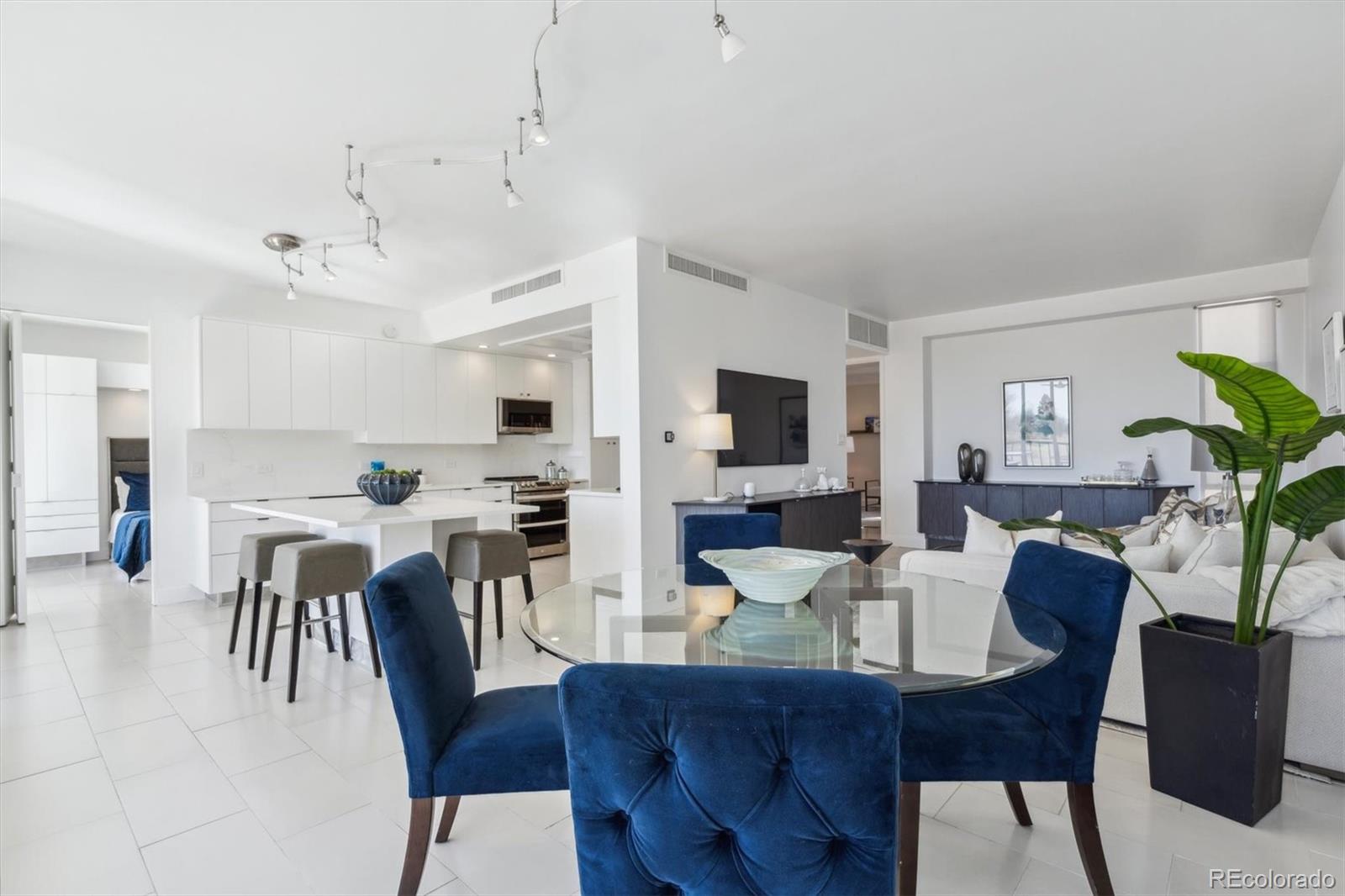 1201 N Williams Street Unit: 3A