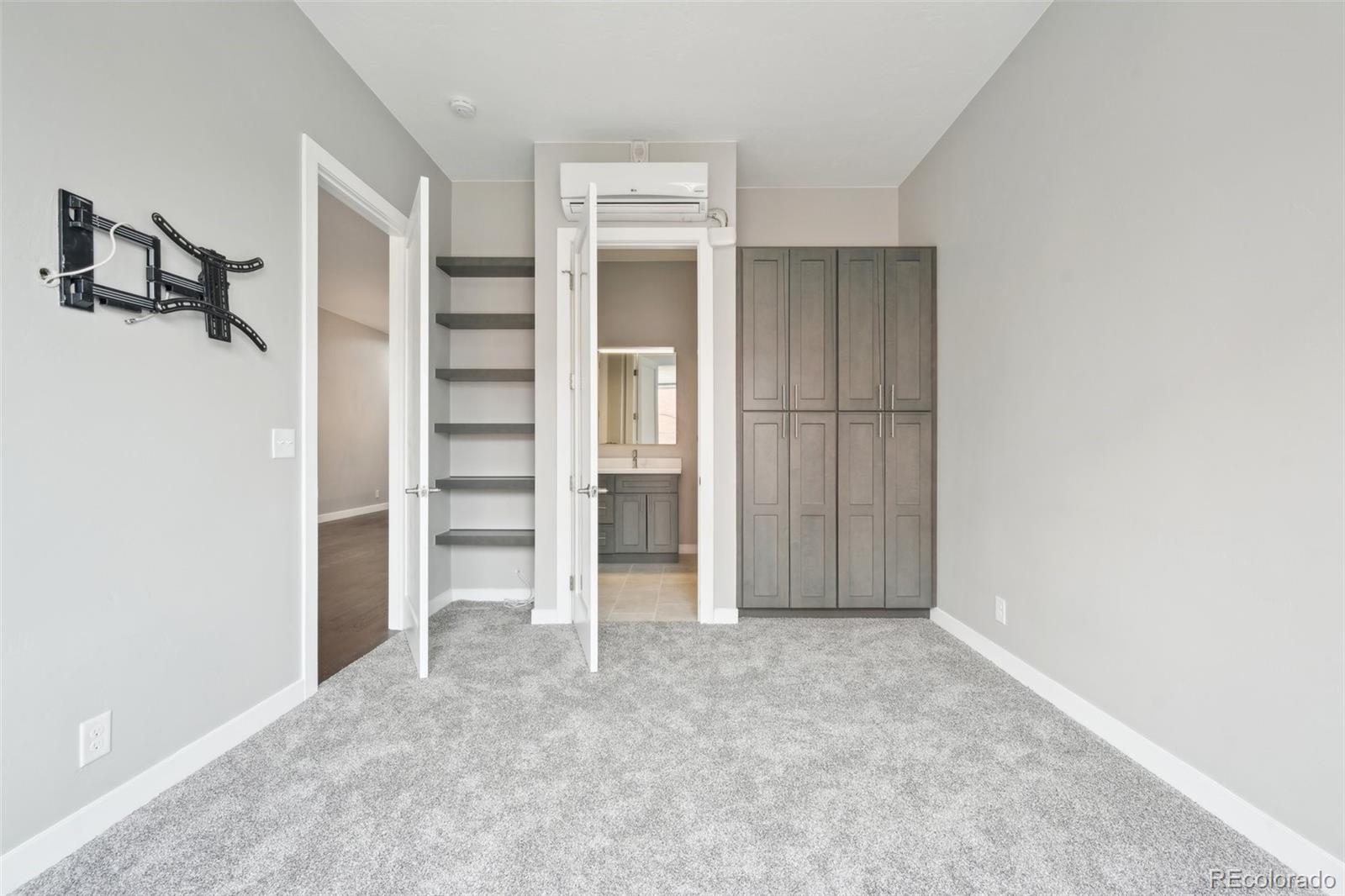 336 E 1st Avenue Unit: 207