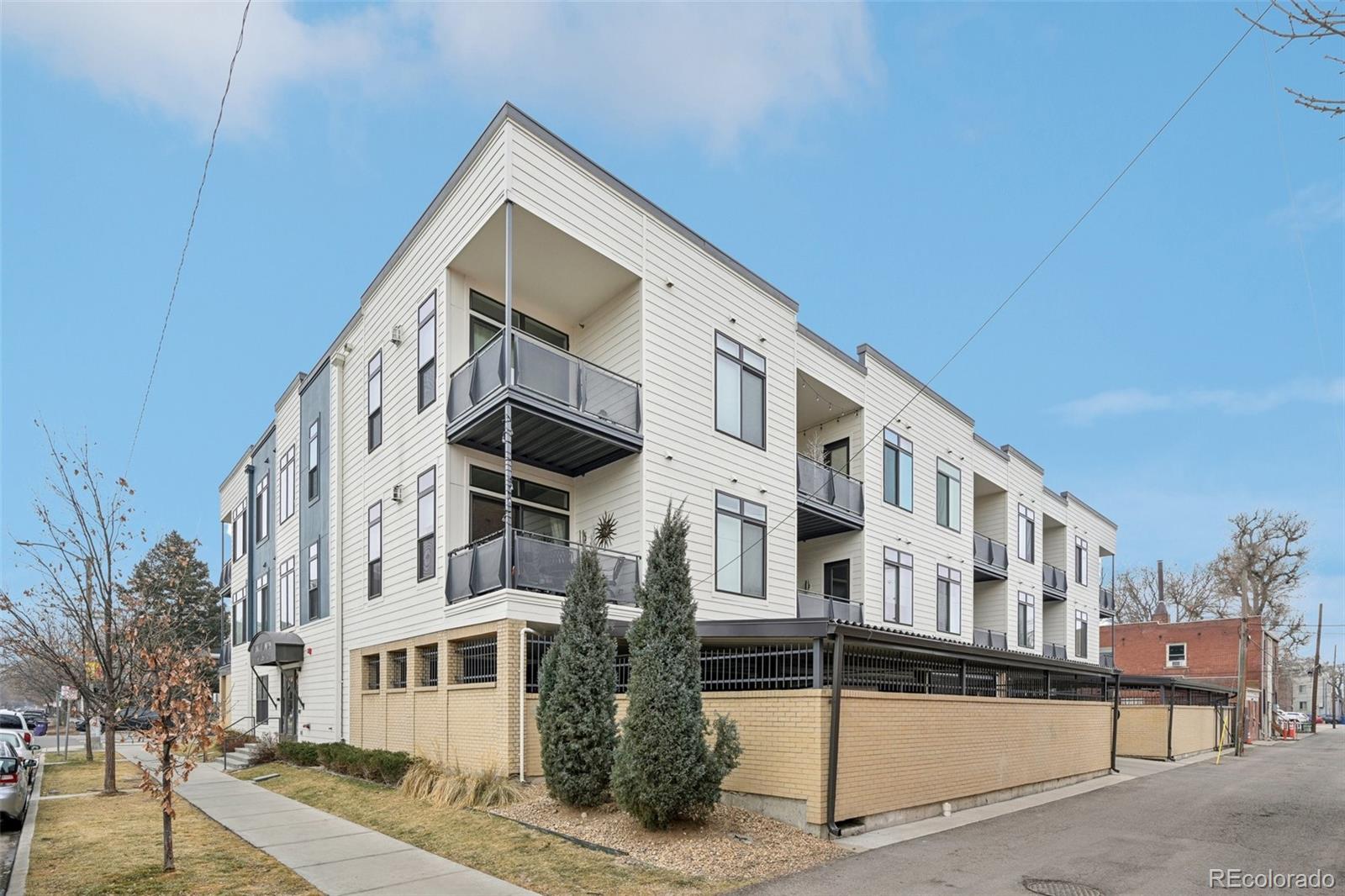 336 E 1st Avenue Unit: 207