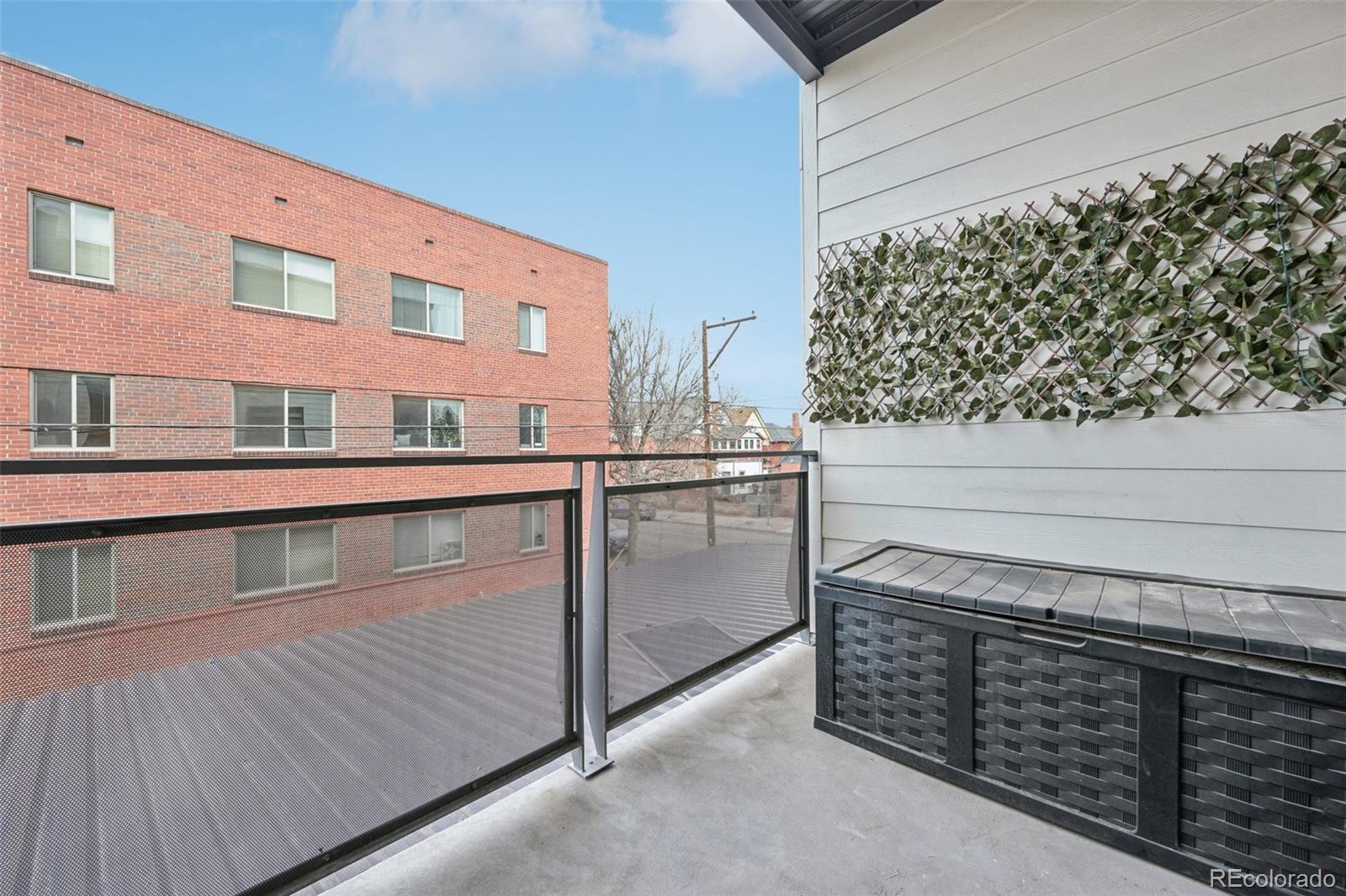 336 E 1st Avenue Unit: 207