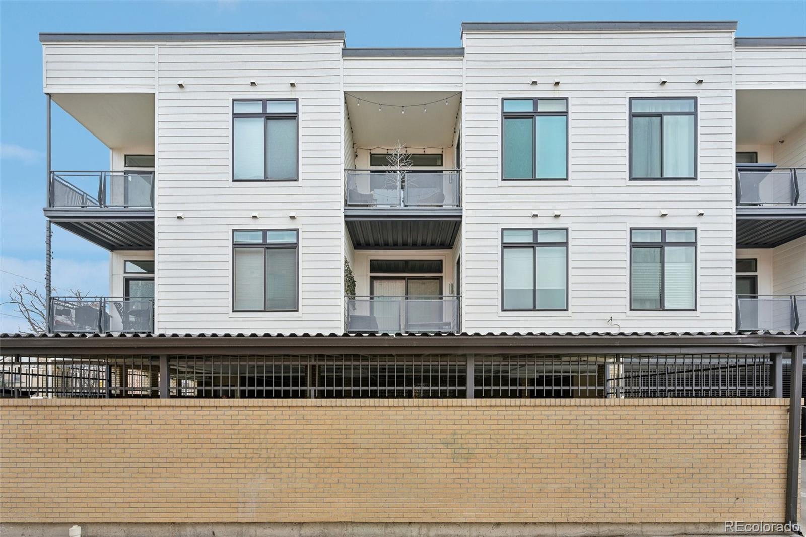336 E 1st Avenue Unit: 207