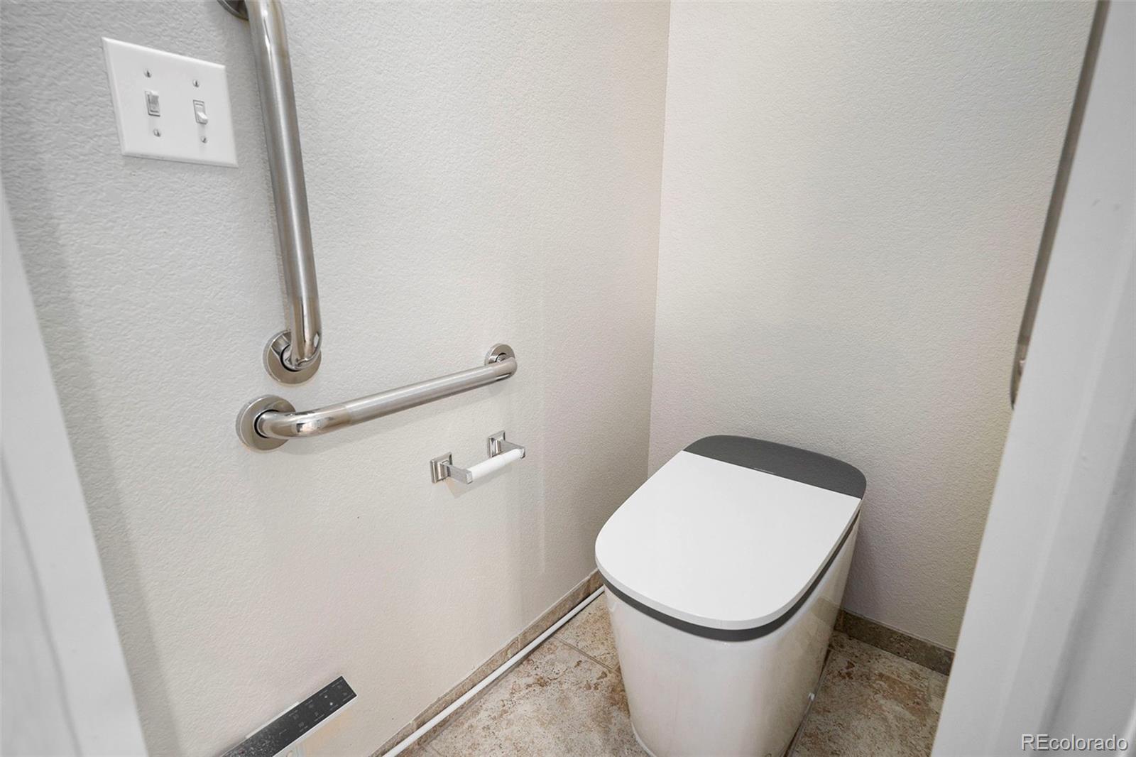 5422 S Versailles Street