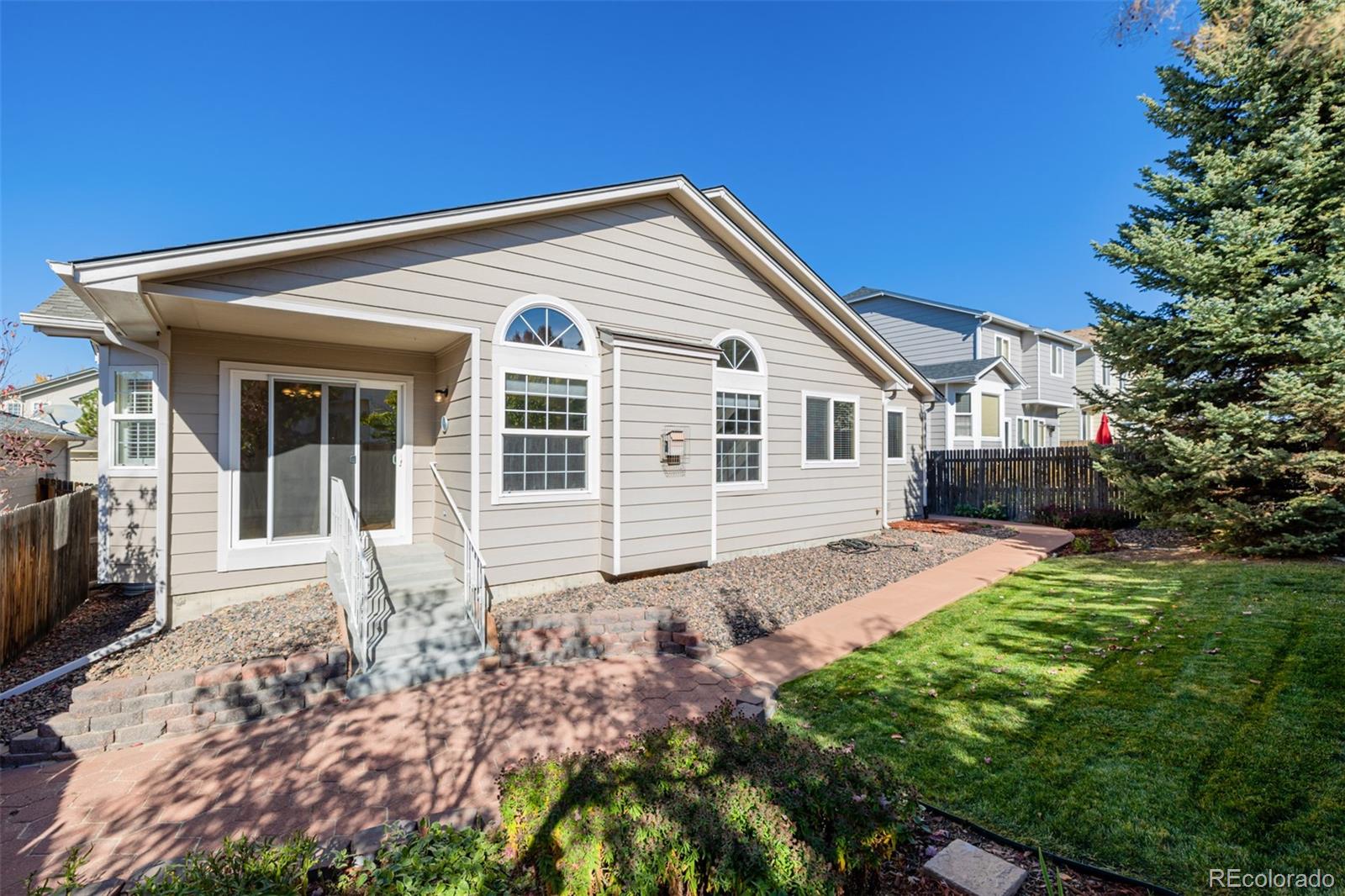 5422 S Versailles Street