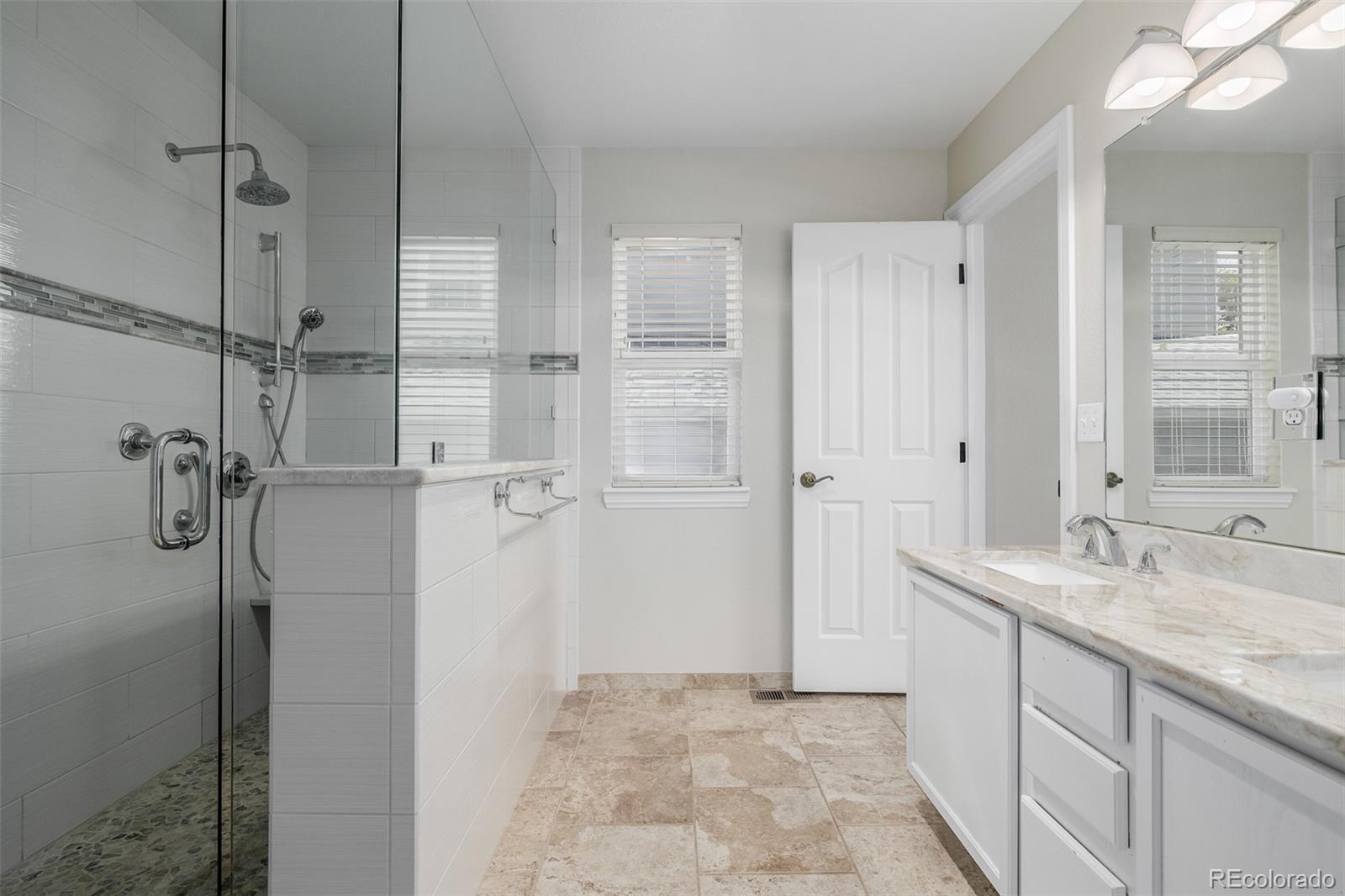 5422 S Versailles Street