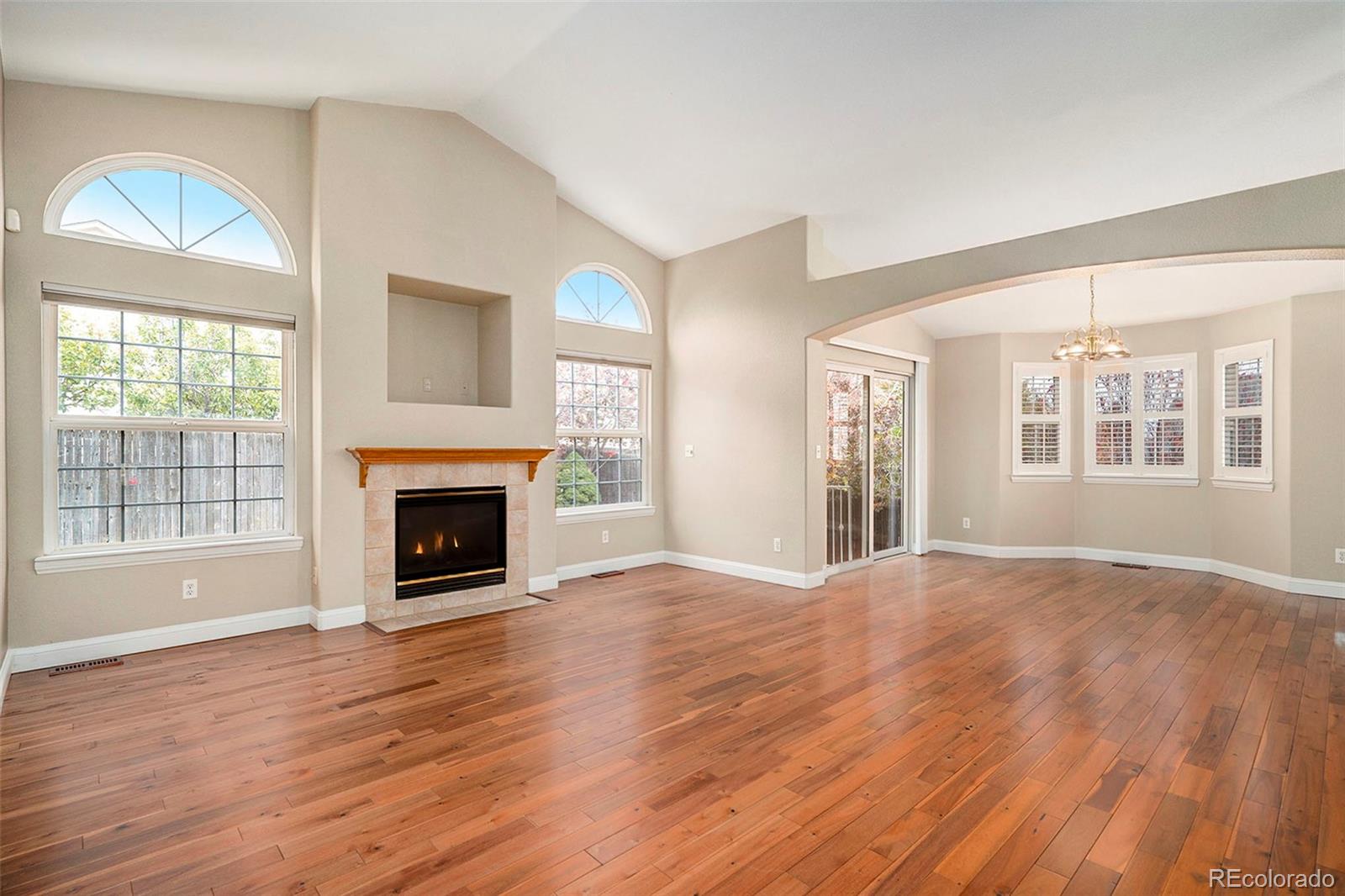 5422 S Versailles Street