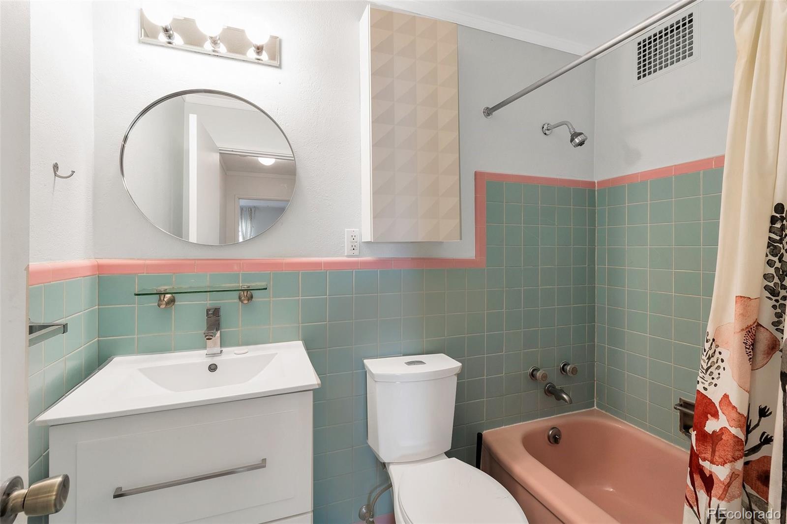 1375 N Williams Street Unit: 204