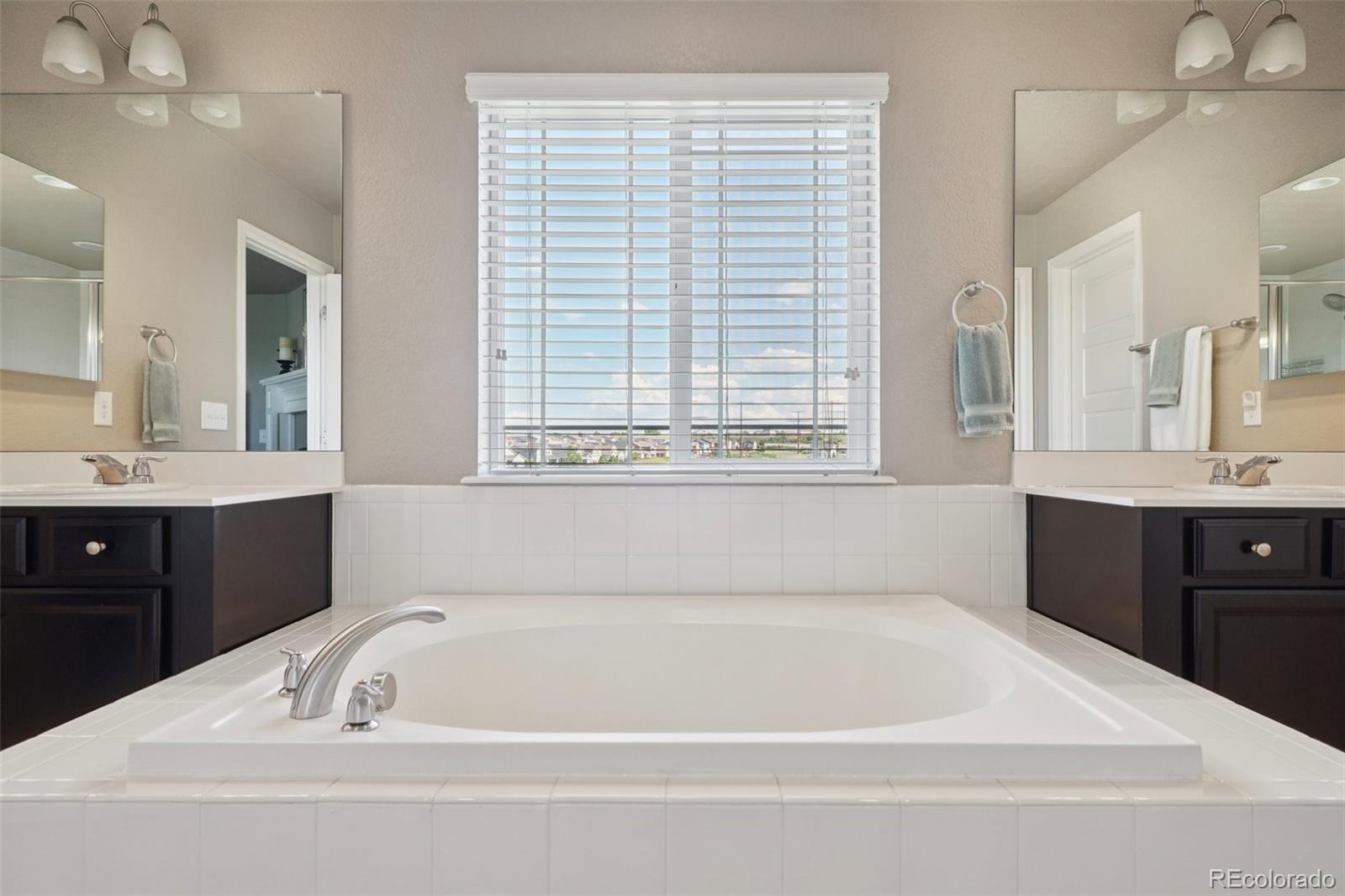 4438 Sidewinder Loop