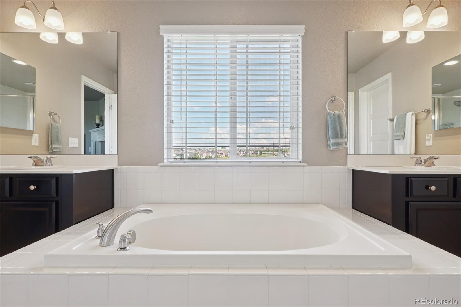 4438 Sidewinder Loop