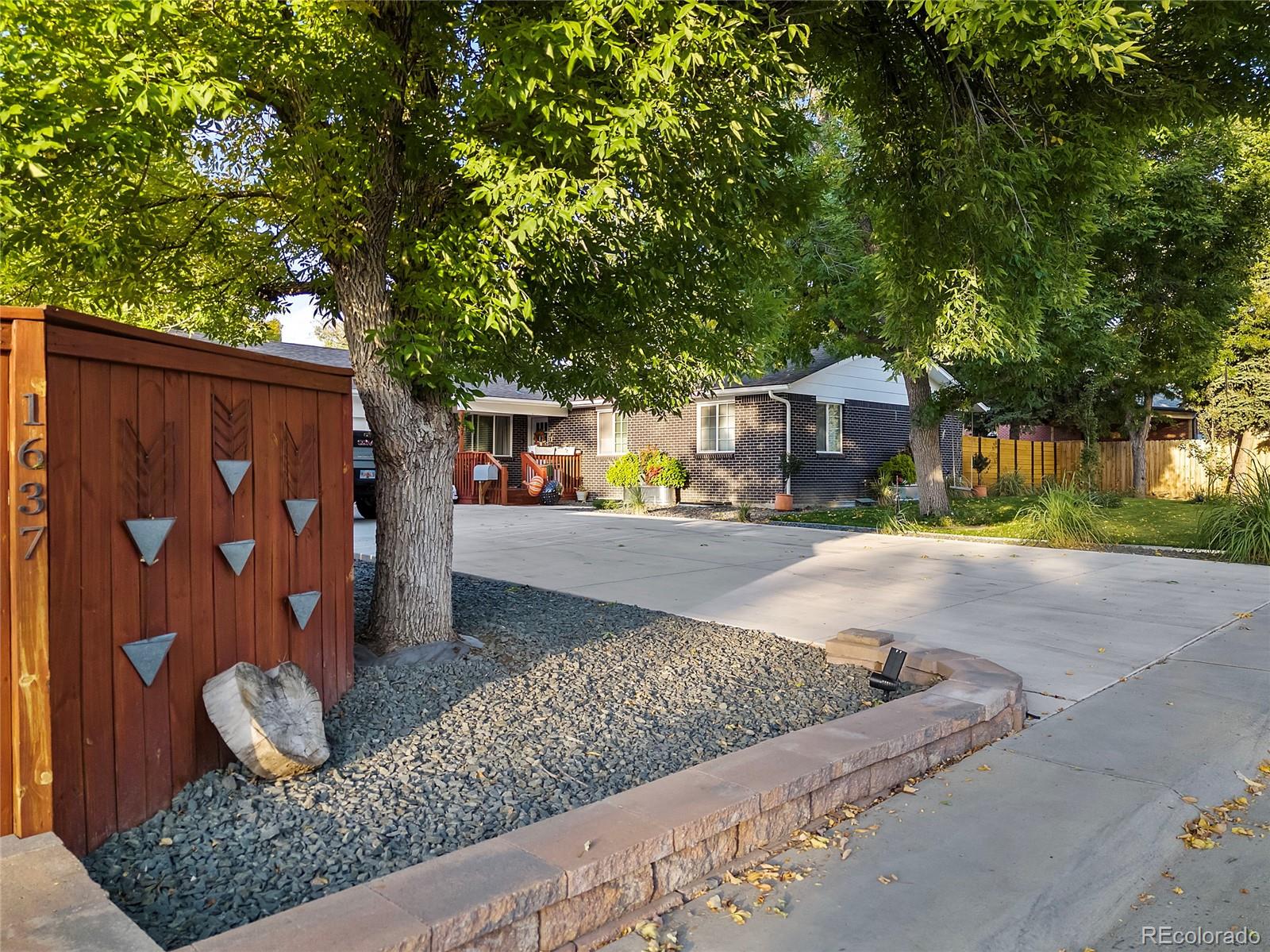 1637 E Mineral Avenue