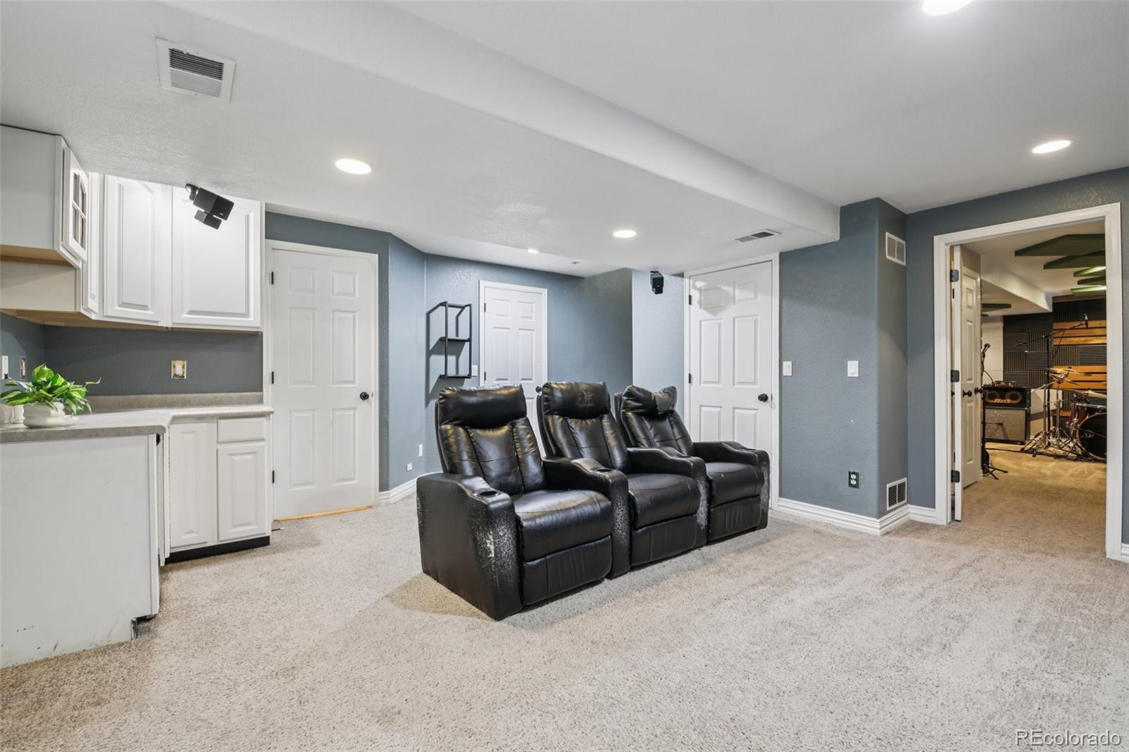 11915 Meadowood Lane