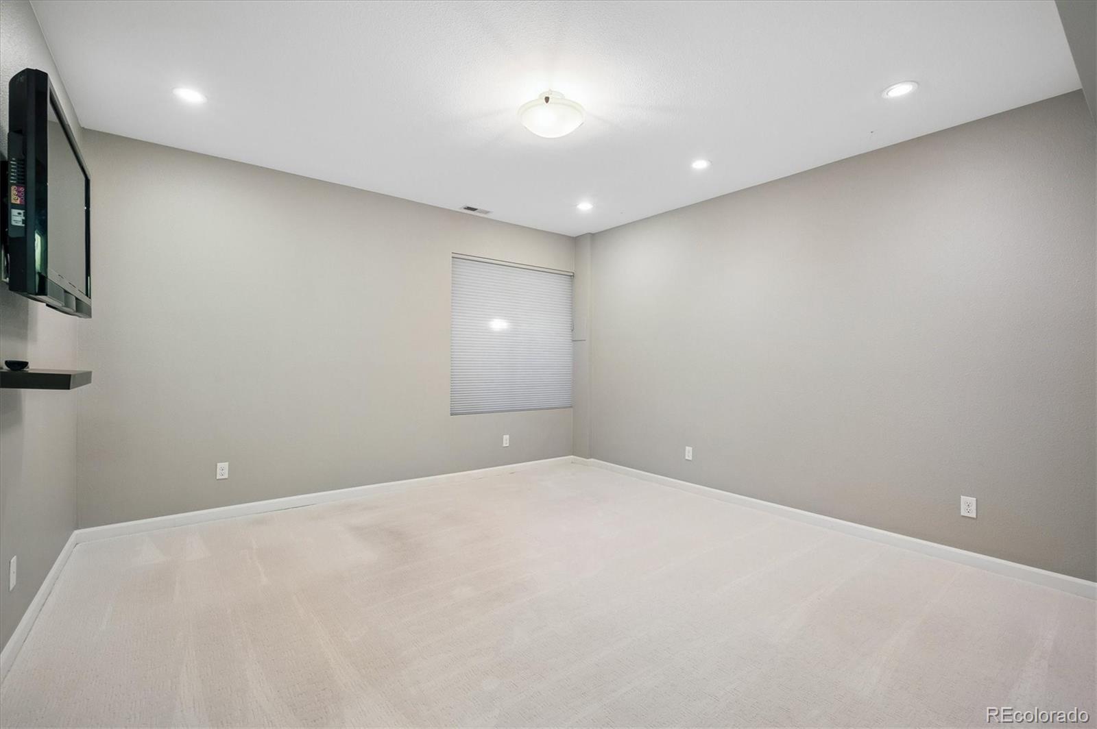 5221 S Greens Circle