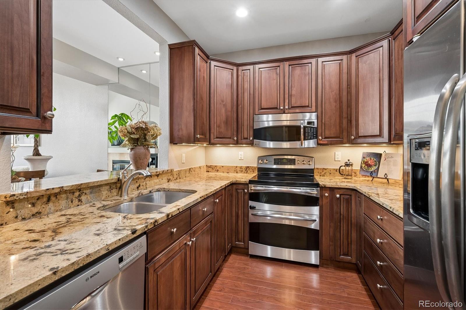 5221 S Greens Circle