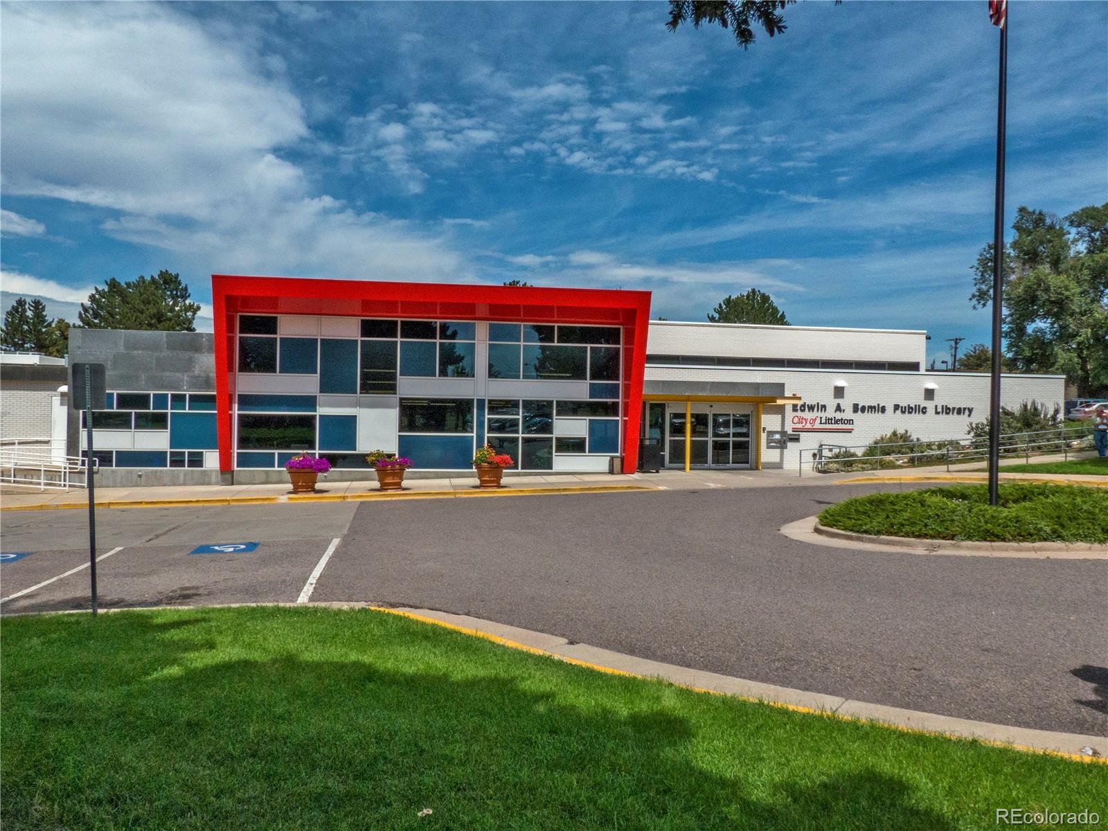 5221 S Greens Circle