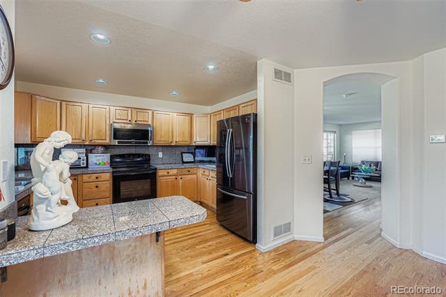 2743 S Waco Way