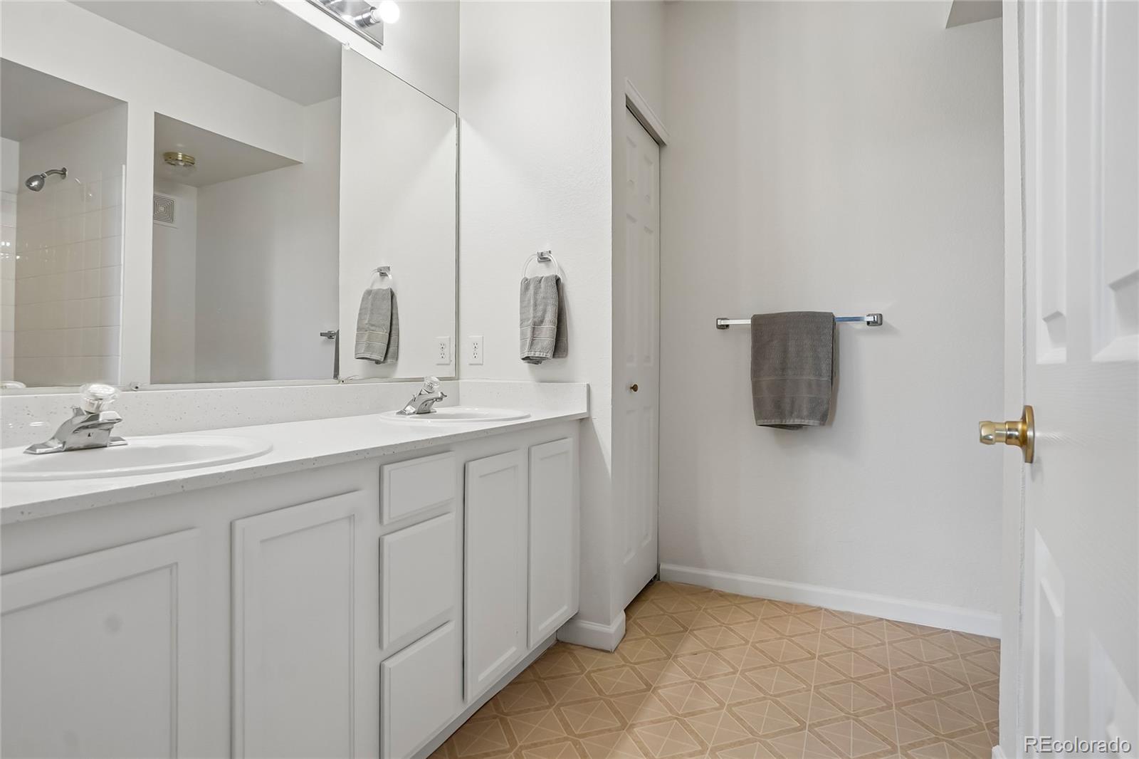 7440 S Blackhawk Street Unit: 11-203