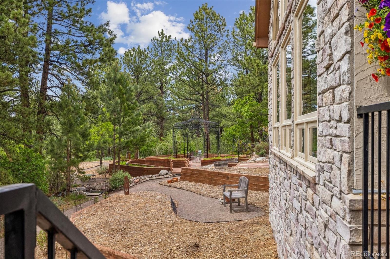 2376 Trails End