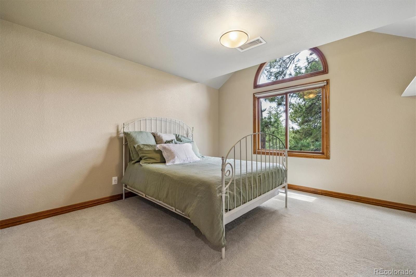 2376 Trails End