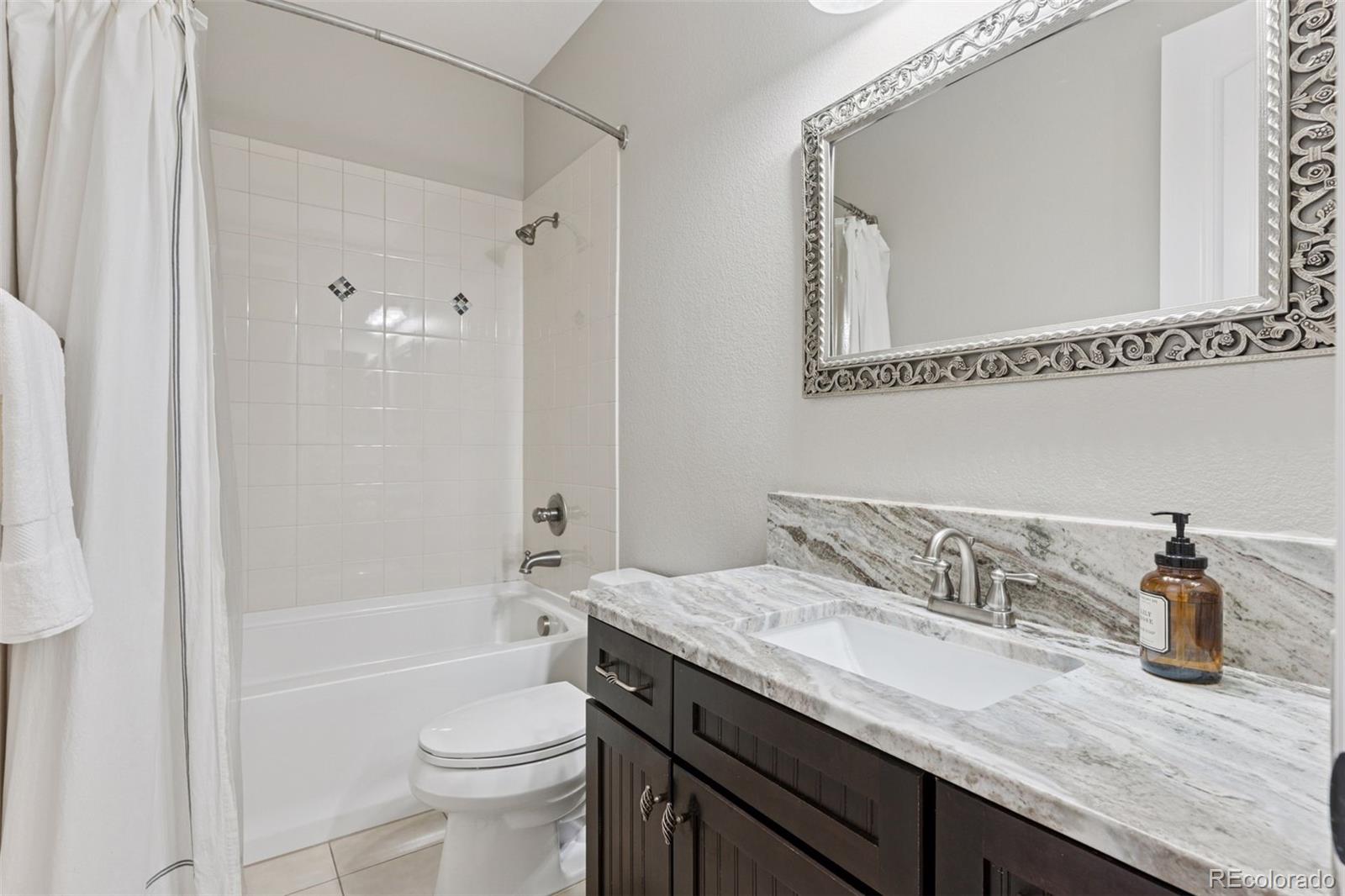 228 Maplehurst Point