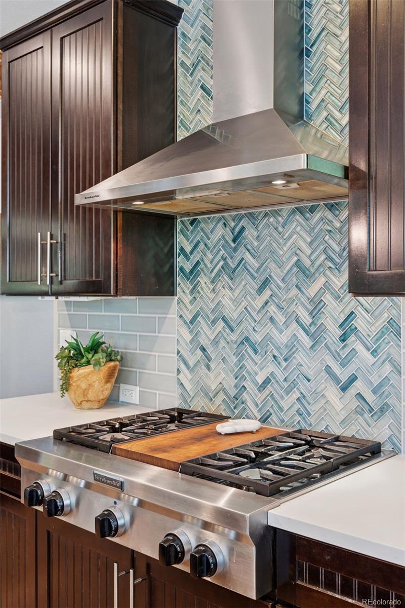 228 Maplehurst Point