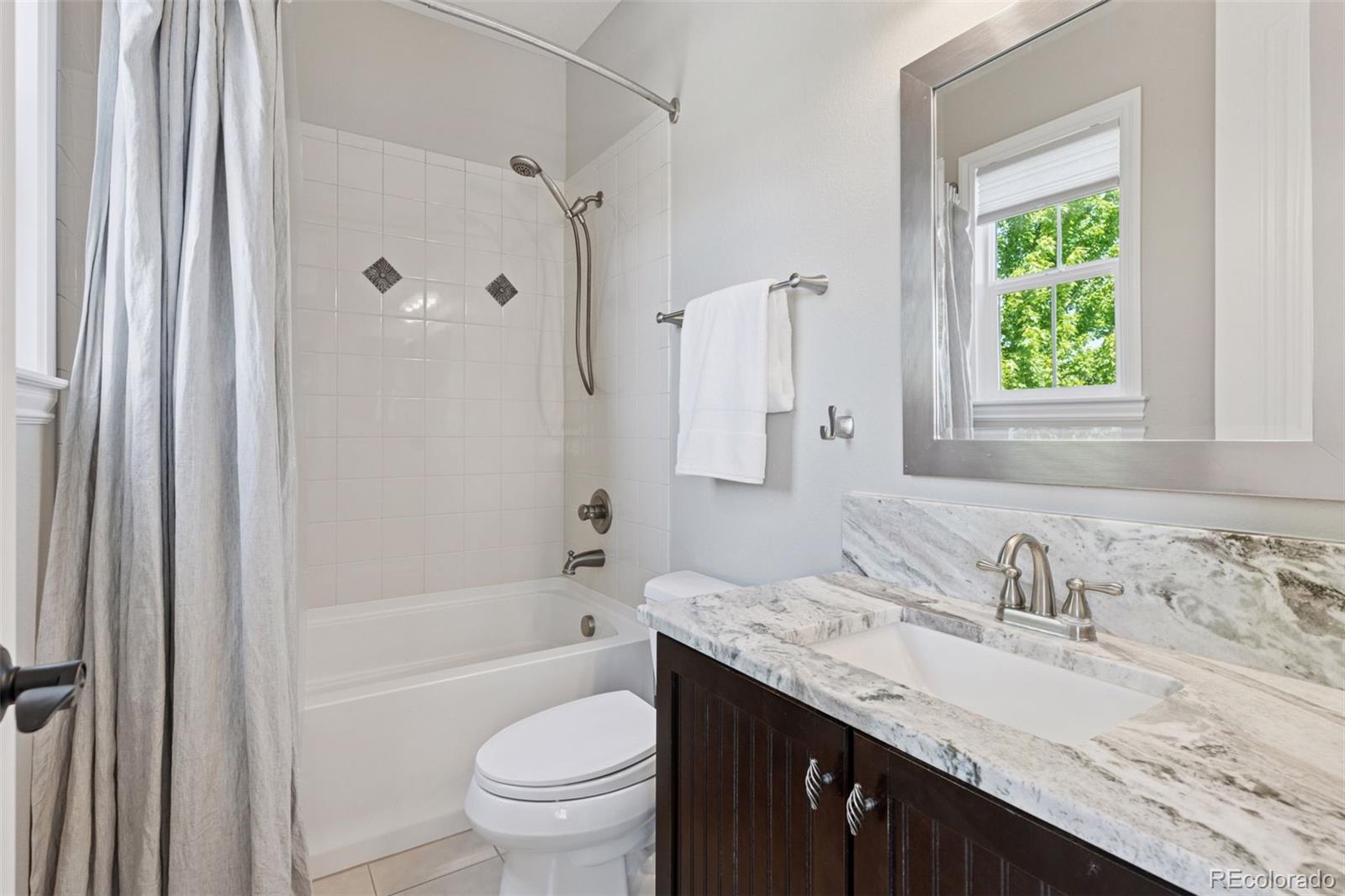 228 Maplehurst Point